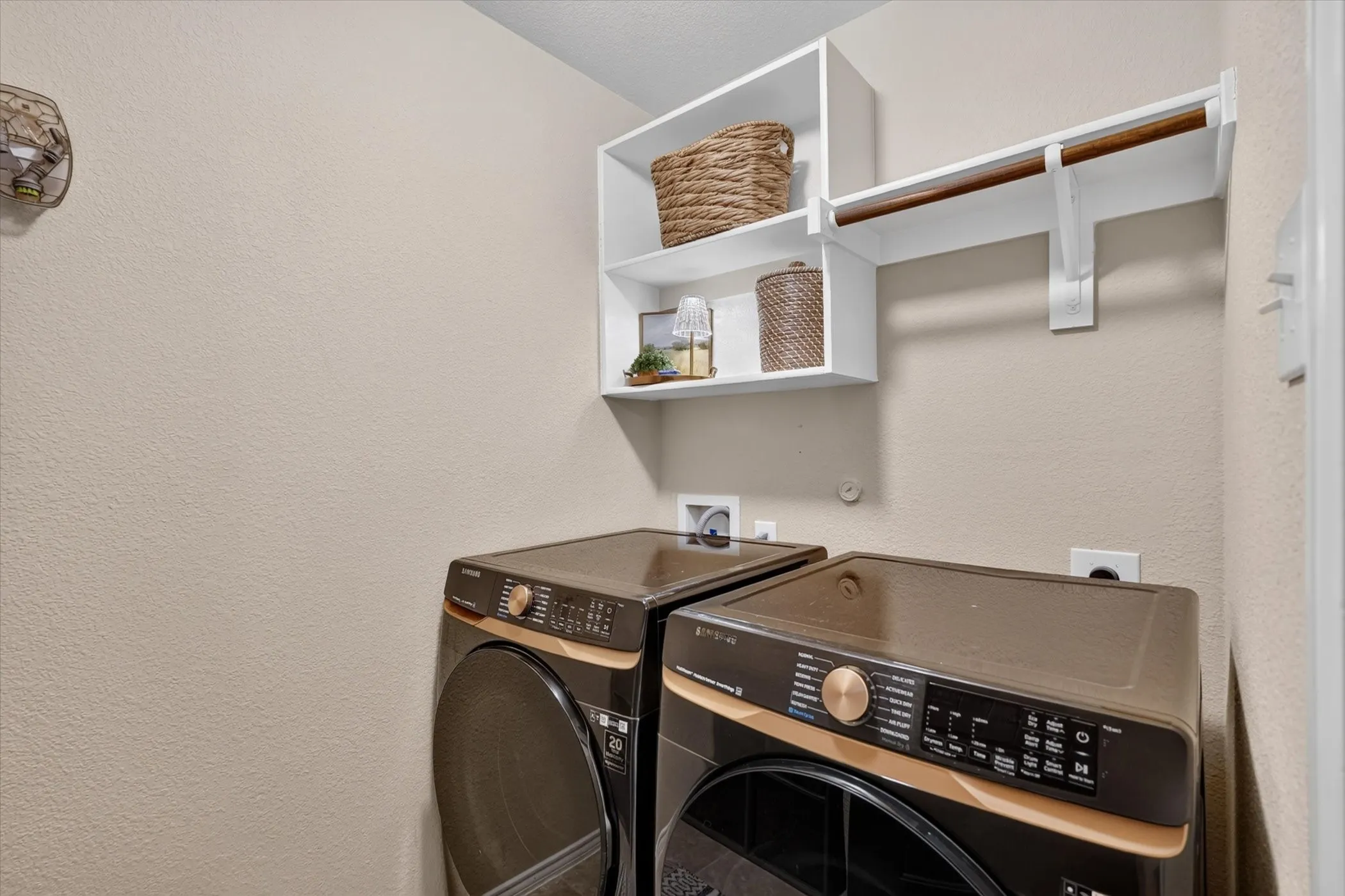 Single Family Residence For Sale in Denton County , 11820 Champion Creek Drive, Frisco, Texas 75036, 4 Bedroom, 2 Bathroom, 2 Garage spaces, 1,852 Sqft, built in 2014, mls#21356442, Real Estate Agent in Frisco, Homes For Sale in Denton county, Homes For Sale in Frisco, Realtor in Frisco Texas, Real Estate Brokerage Independent Realty Texas, Luminita Cordes Realtor