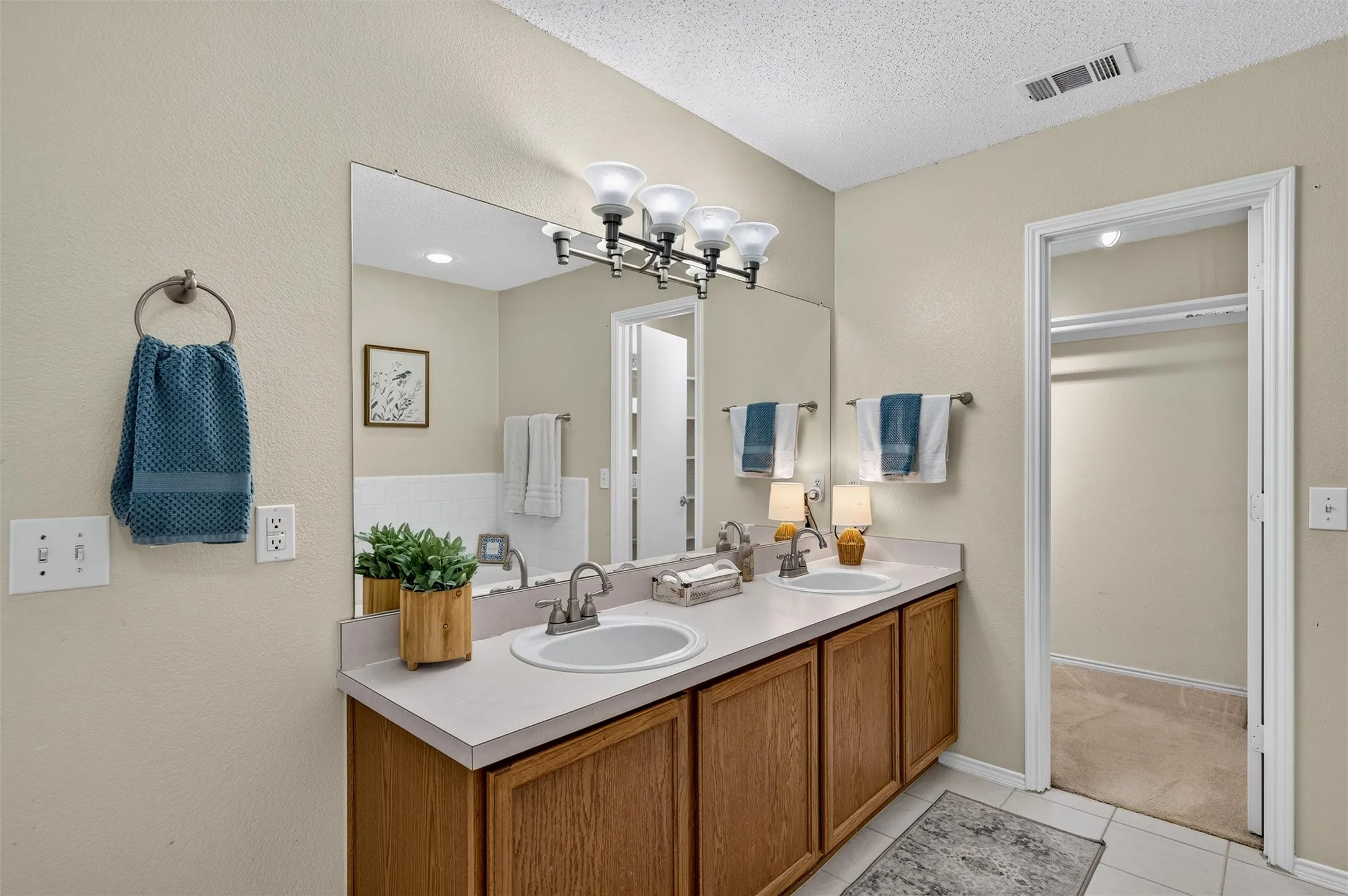 Single Family Residence For Sale in Collin County , 305 Cobblestone Drive, Wylie, Texas 75098, 4 Bedroom, 2 Bathroom, 2 Garage spaces, 2,070 Sqft, built in 2001, mls#21359617, Real Estate Agent in Wylie, Homes For Sale in Collin county, Homes For Sale in Wylie, Realtor in Wylie Texas, Real Estate Brokerage Independent Realty Texas, Luminita Cordes Realtor