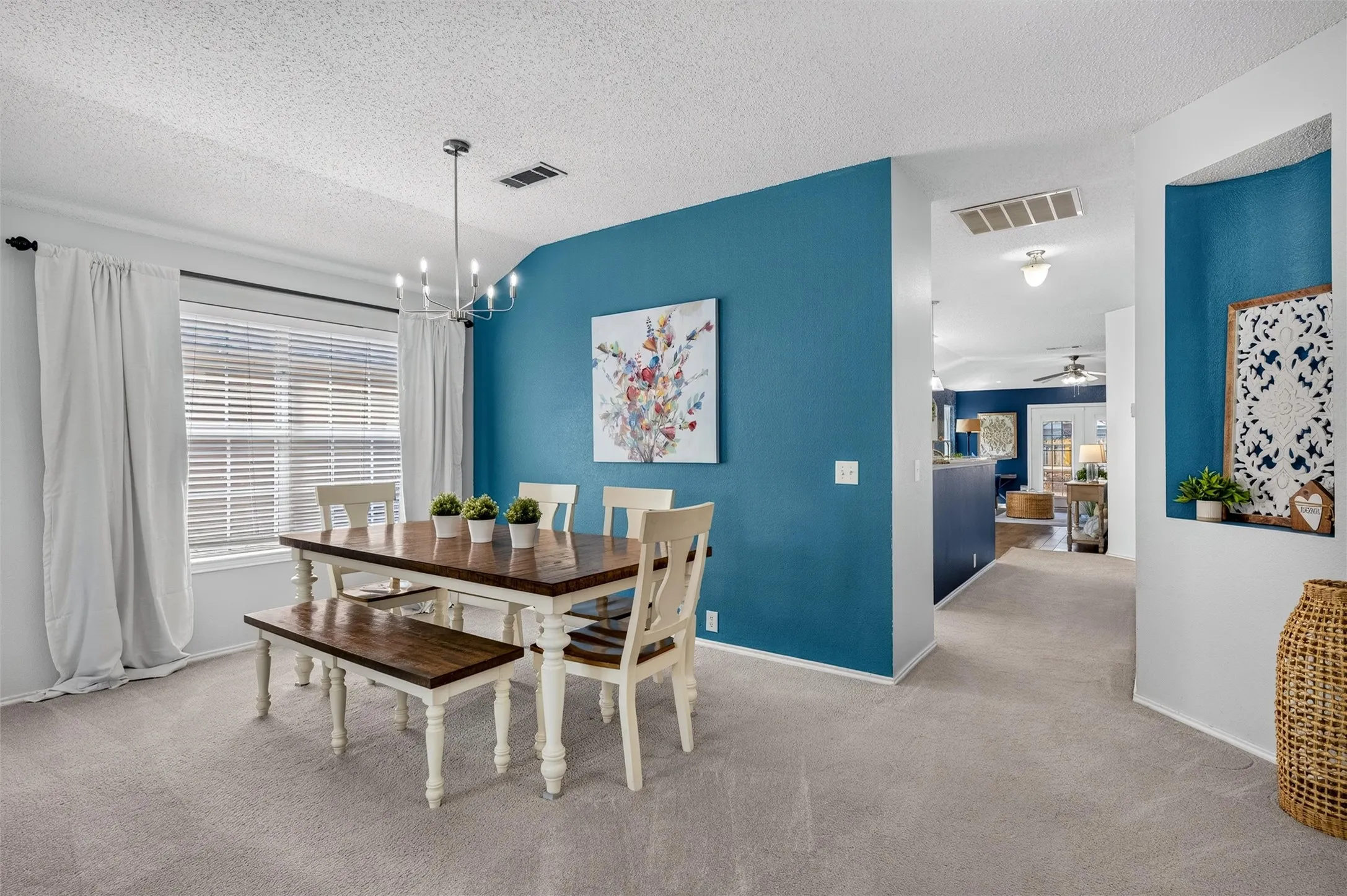 Single Family Residence For Sale in Collin County , 305 Cobblestone Drive, Wylie, Texas 75098, 4 Bedroom, 2 Bathroom, 2 Garage spaces, 2,070 Sqft, built in 2001, mls#21359617, Real Estate Agent in Wylie, Homes For Sale in Collin county, Homes For Sale in Wylie, Realtor in Wylie Texas, Real Estate Brokerage Independent Realty Texas, Luminita Cordes Realtor