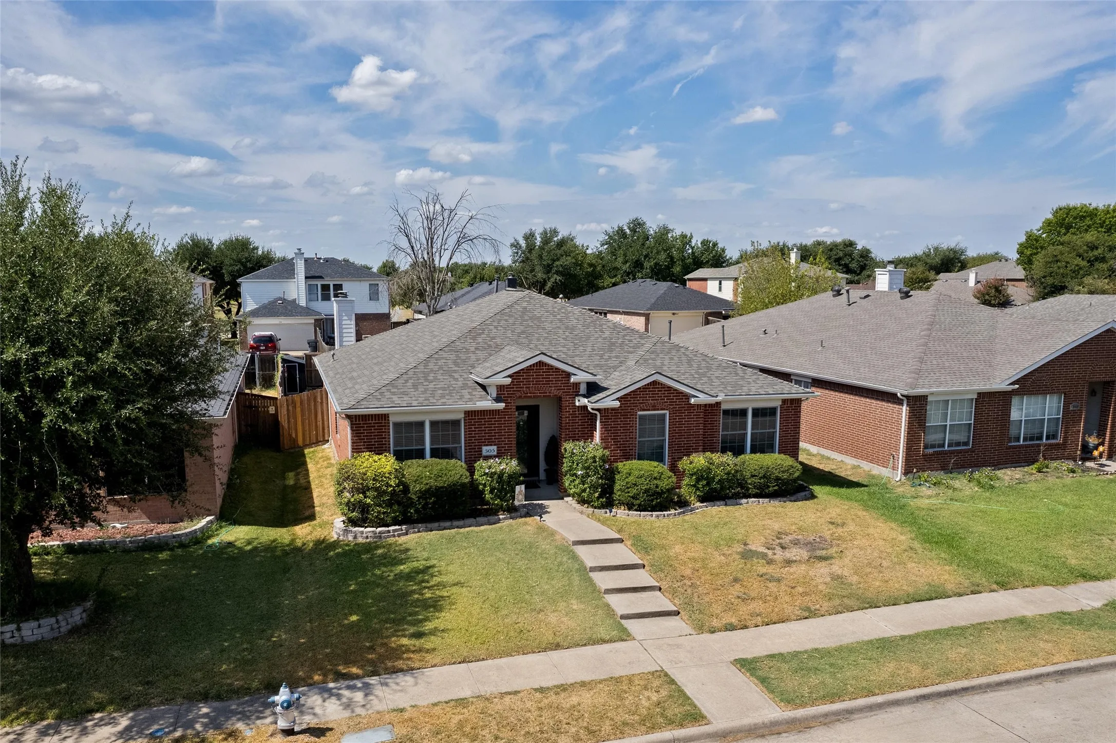 Single Family Residence For Sale in Collin County , 305 Cobblestone Drive, Wylie, Texas 75098, 4 Bedroom, 2 Bathroom, 2 Garage spaces, 2,070 Sqft, built in 2001, mls#21359617, Real Estate Agent in Wylie, Homes For Sale in Collin county, Homes For Sale in Wylie, Realtor in Wylie Texas, Real Estate Brokerage Independent Realty Texas, Luminita Cordes Realtor