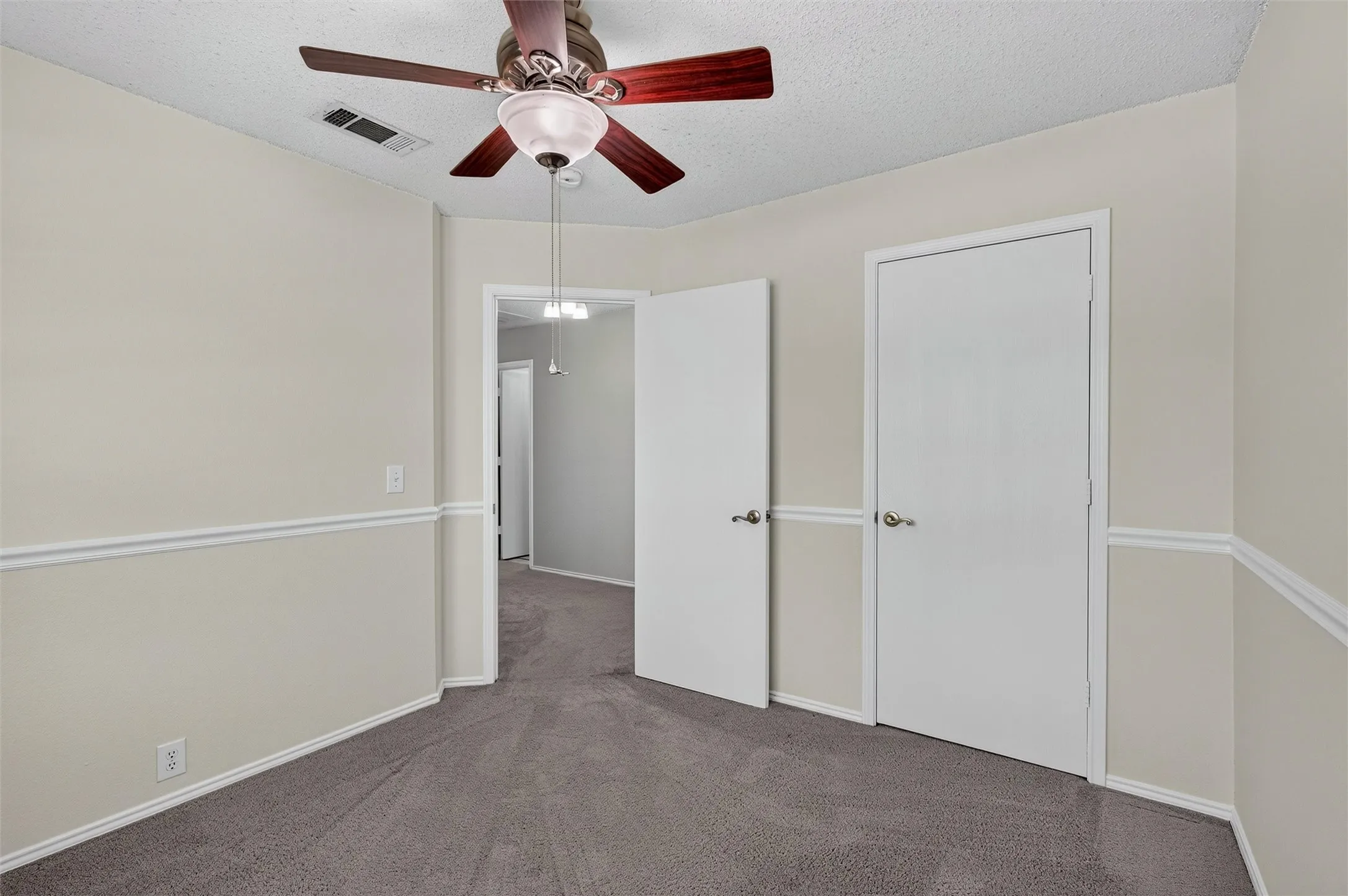 Single Family Residence For Sale in Collin County , 305 Cobblestone Drive, Wylie, Texas 75098, 4 Bedroom, 2 Bathroom, 2 Garage spaces, 2,070 Sqft, built in 2001, mls#21359617, Real Estate Agent in Wylie, Homes For Sale in Collin county, Homes For Sale in Wylie, Realtor in Wylie Texas, Real Estate Brokerage Independent Realty Texas, Luminita Cordes Realtor