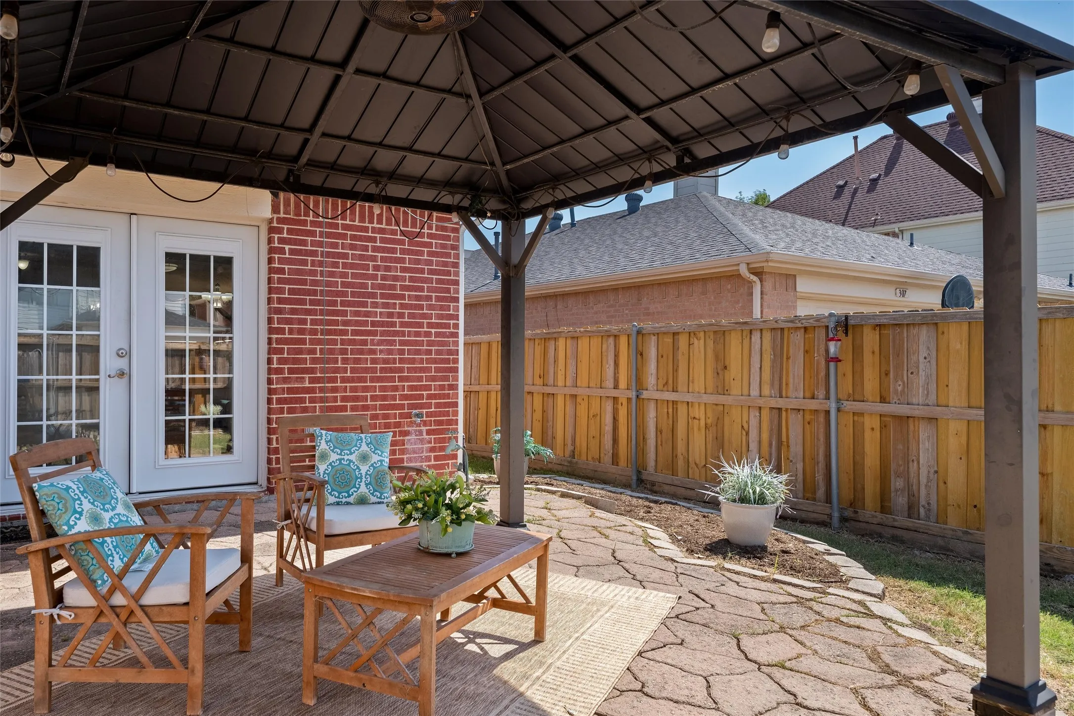 Single Family Residence For Sale in Collin County , 305 Cobblestone Drive, Wylie, Texas 75098, 4 Bedroom, 2 Bathroom, 2 Garage spaces, 2,070 Sqft, built in 2001, mls#21359617, Real Estate Agent in Wylie, Homes For Sale in Collin county, Homes For Sale in Wylie, Realtor in Wylie Texas, Real Estate Brokerage Independent Realty Texas, Luminita Cordes Realtor