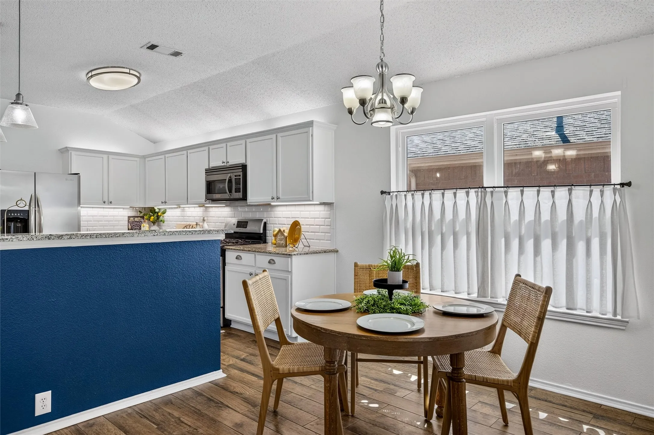 Single Family Residence For Sale in Collin County , 305 Cobblestone Drive, Wylie, Texas 75098, 4 Bedroom, 2 Bathroom, 2 Garage spaces, 2,070 Sqft, built in 2001, mls#21359617, Real Estate Agent in Wylie, Homes For Sale in Collin county, Homes For Sale in Wylie, Realtor in Wylie Texas, Real Estate Brokerage Independent Realty Texas, Luminita Cordes Realtor