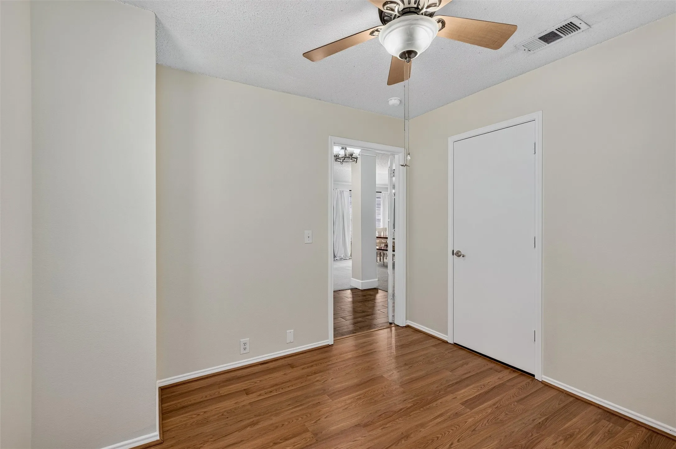 Single Family Residence For Sale in Collin County , 305 Cobblestone Drive, Wylie, Texas 75098, 4 Bedroom, 2 Bathroom, 2 Garage spaces, 2,070 Sqft, built in 2001, mls#21359617, Real Estate Agent in Wylie, Homes For Sale in Collin county, Homes For Sale in Wylie, Realtor in Wylie Texas, Real Estate Brokerage Independent Realty Texas, Luminita Cordes Realtor