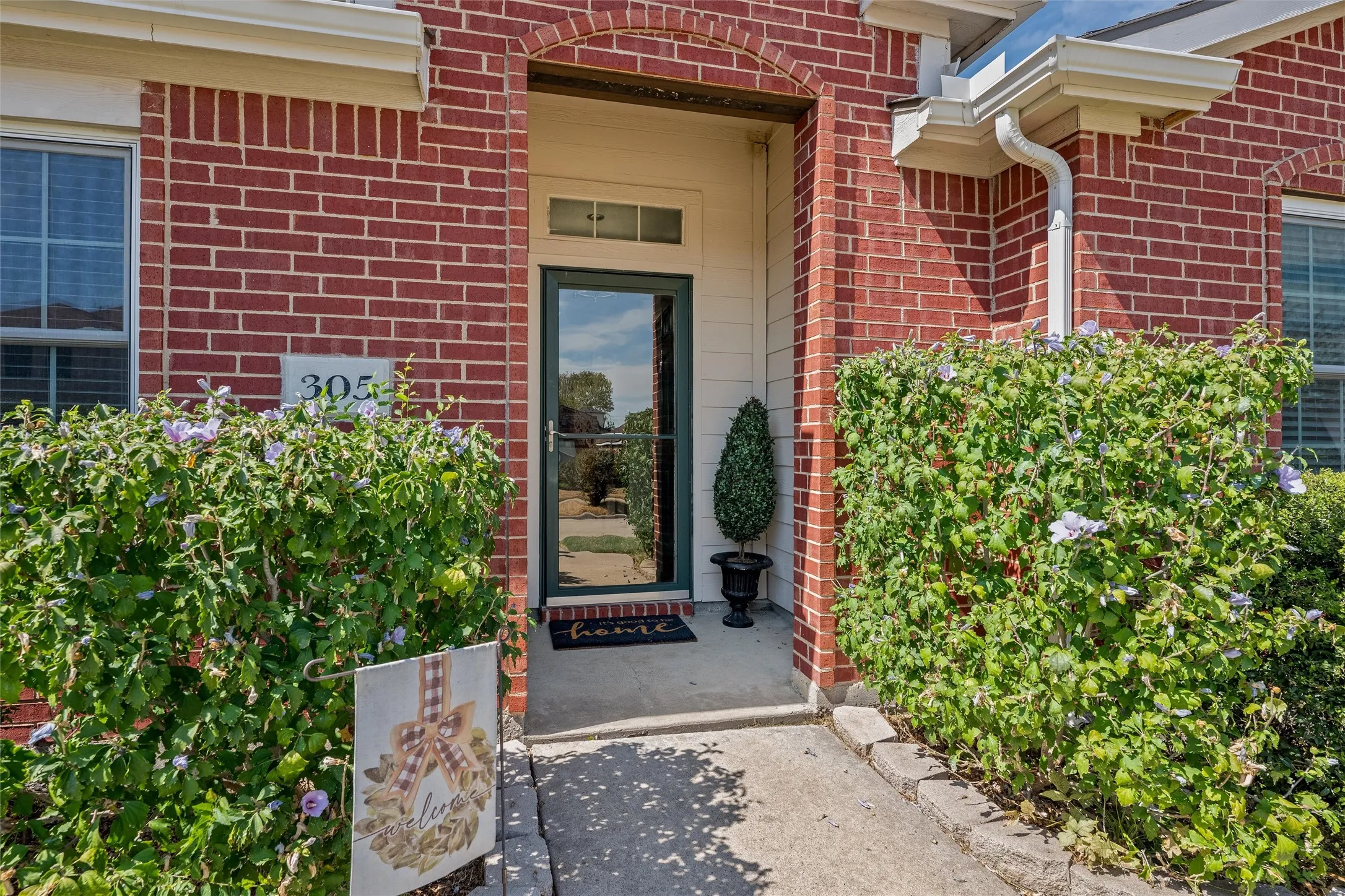 Single Family Residence For Sale in Collin County , 305 Cobblestone Drive, Wylie, Texas 75098, 4 Bedroom, 2 Bathroom, 2 Garage spaces, 2,070 Sqft, built in 2001, mls#21359617, Real Estate Agent in Wylie, Homes For Sale in Collin county, Homes For Sale in Wylie, Realtor in Wylie Texas, Real Estate Brokerage Independent Realty Texas, Luminita Cordes Realtor