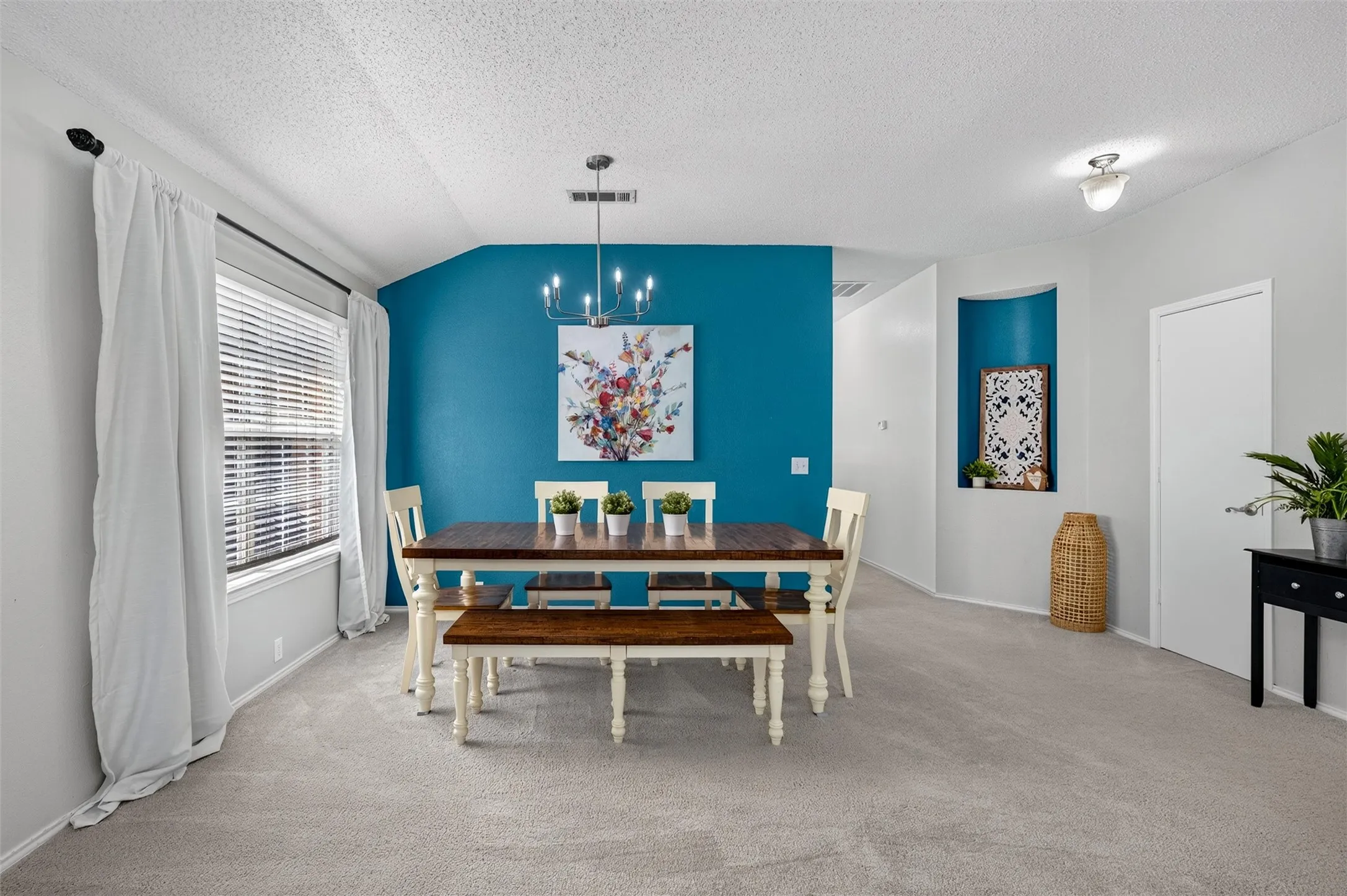Single Family Residence For Sale in Collin County , 305 Cobblestone Drive, Wylie, Texas 75098, 4 Bedroom, 2 Bathroom, 2 Garage spaces, 2,070 Sqft, built in 2001, mls#21359617, Real Estate Agent in Wylie, Homes For Sale in Collin county, Homes For Sale in Wylie, Realtor in Wylie Texas, Real Estate Brokerage Independent Realty Texas, Luminita Cordes Realtor