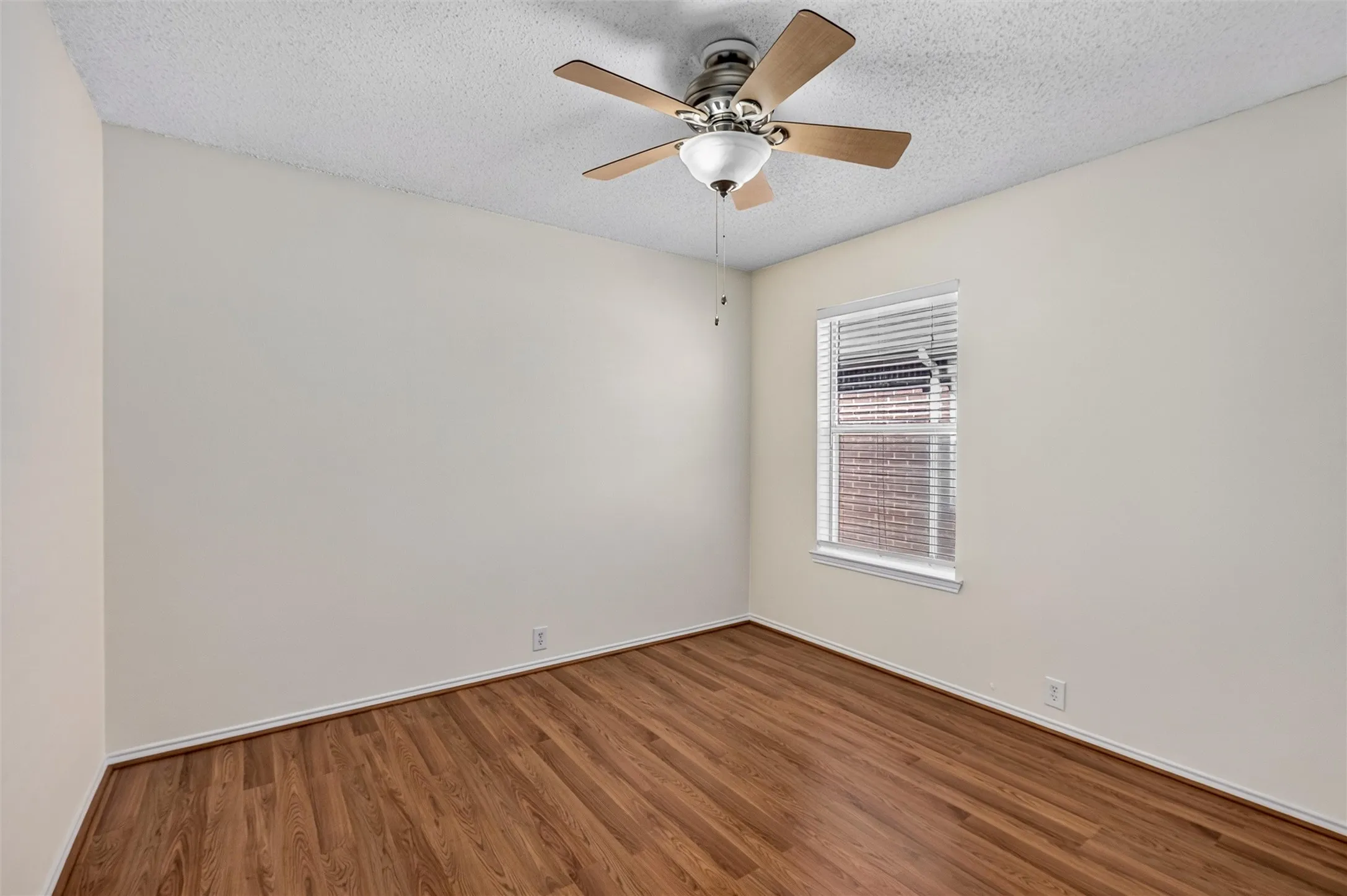 Single Family Residence For Sale in Collin County , 305 Cobblestone Drive, Wylie, Texas 75098, 4 Bedroom, 2 Bathroom, 2 Garage spaces, 2,070 Sqft, built in 2001, mls#21359617, Real Estate Agent in Wylie, Homes For Sale in Collin county, Homes For Sale in Wylie, Realtor in Wylie Texas, Real Estate Brokerage Independent Realty Texas, Luminita Cordes Realtor