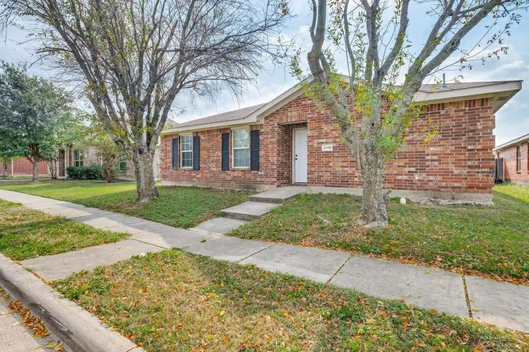 Single Family Residence For Sale in Dallas County , 2118 Augusta Street, Lancaster, Texas 75146, 4 Bedroom, 2 Bathroom, 2 Garage spaces, 1,754 Sqft, built in 2007, mls#21359621, Real Estate Agent in Lancaster, Homes For Sale in Dallas county, Homes For Sale in Lancaster, Realtor in Lancaster Texas, Real Estate Brokerage Independent Realty Texas, Luminita Cordes Realtor
