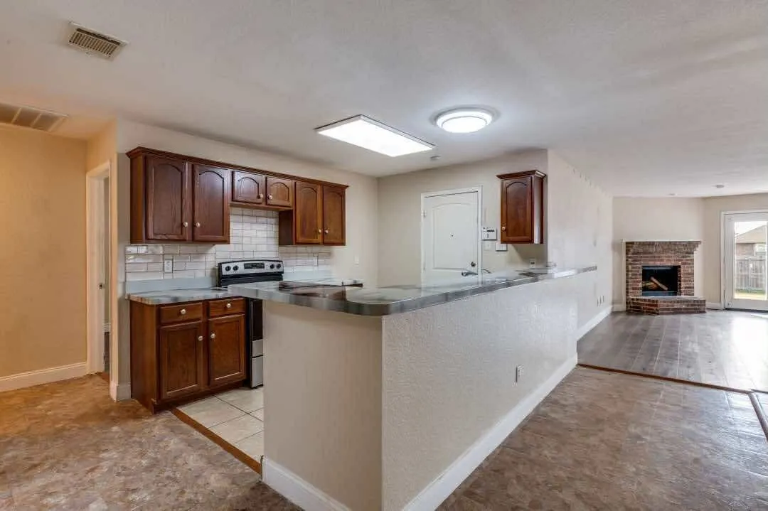 Single Family Residence For Sale in Dallas County , 2118 Augusta Street, Lancaster, Texas 75146, 4 Bedroom, 2 Bathroom, 2 Garage spaces, 1,754 Sqft, built in 2007, mls#21359621, Real Estate Agent in Lancaster, Homes For Sale in Dallas county, Homes For Sale in Lancaster, Realtor in Lancaster Texas, Real Estate Brokerage Independent Realty Texas, Luminita Cordes Realtor