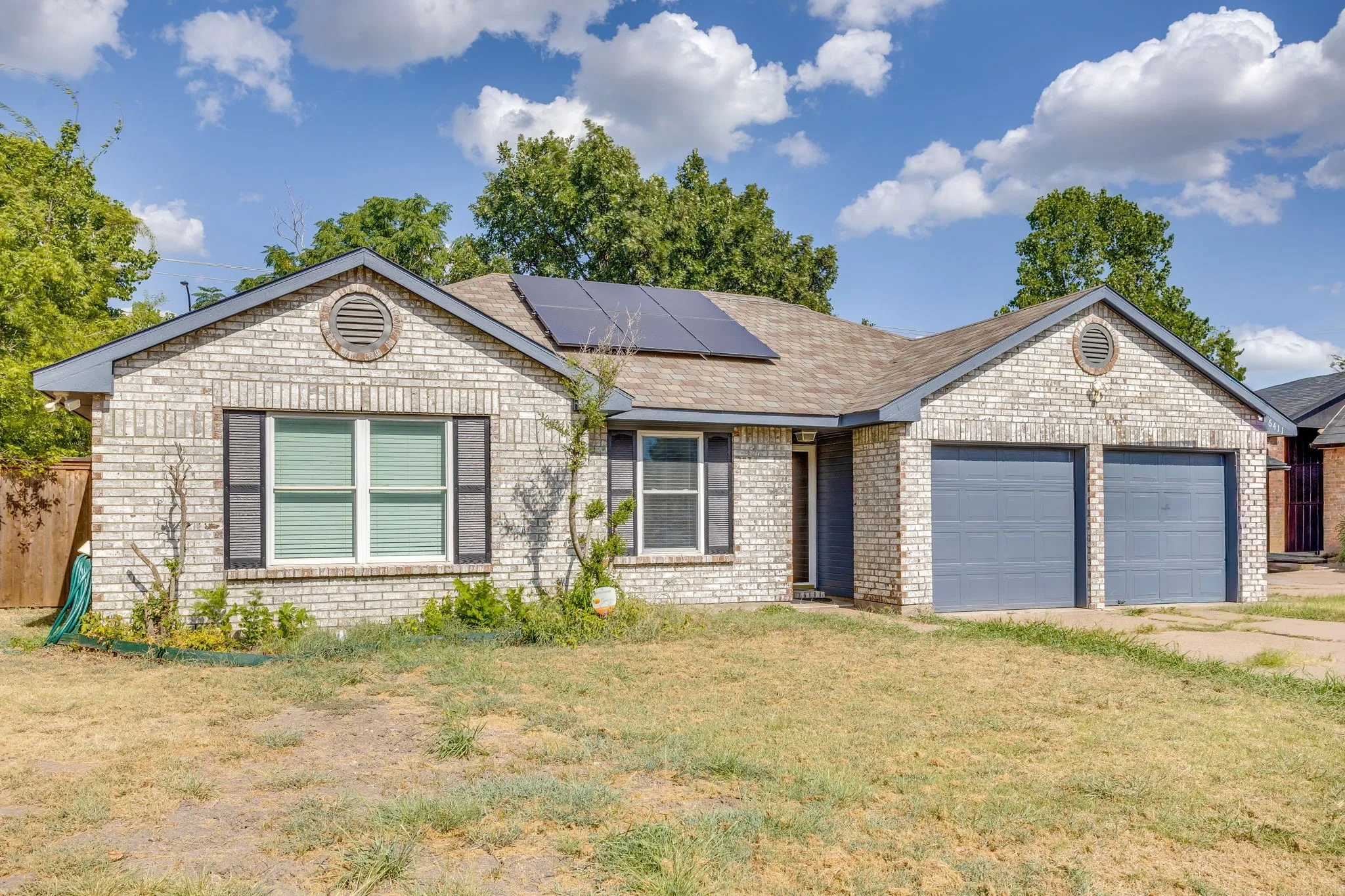 Single Family Residence For Sale in Tarrant County , 6411 Brooklawn Drive, Arlington, Texas 76018, 3 Bedroom, 2 Bathroom, 2 Garage spaces, 1,117 Sqft, built in 1987, Price $350,000, mls#21358590, Real Estate Agent in Arlington, Homes For Sale in Tarrant county, Homes For Sale in Arlington, Realtor in Arlington Texas, Real Estate Brokerage Independent Realty Texas, Luminita Cordes Realtor
