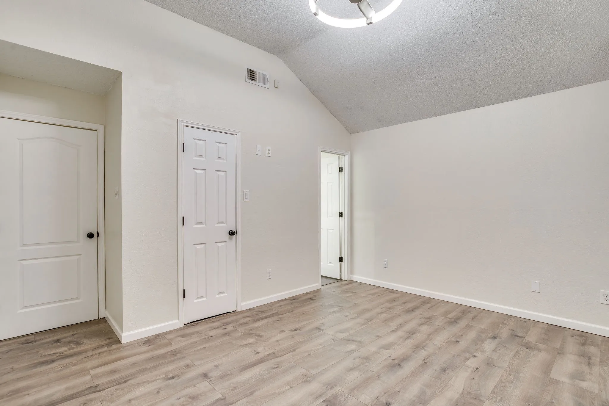 Single Family Residence For Sale in Tarrant County , 6411 Brooklawn Drive, Arlington, Texas 76018, 3 Bedroom, 2 Bathroom, 2 Garage spaces, 1,117 Sqft, built in 1987, Price $350,000, mls#21358590, Real Estate Agent in Arlington, Homes For Sale in Tarrant county, Homes For Sale in Arlington, Realtor in Arlington Texas, Real Estate Brokerage Independent Realty Texas, Luminita Cordes Realtor