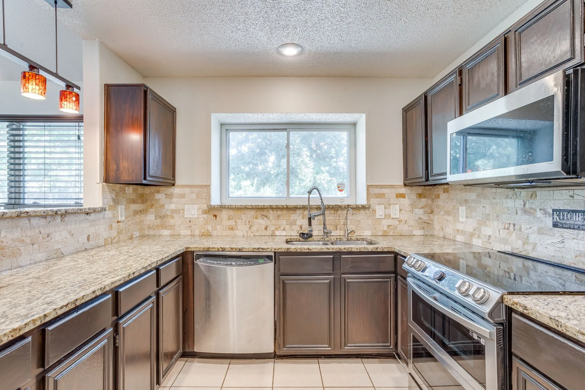 Single Family Residence For Sale in Tarrant County , 6411 Brooklawn Drive, Arlington, Texas 76018, 3 Bedroom, 2 Bathroom, 2 Garage spaces, 1,117 Sqft, built in 1987, Price $350,000, mls#21358590, Real Estate Agent in Arlington, Homes For Sale in Tarrant county, Homes For Sale in Arlington, Realtor in Arlington Texas, Real Estate Brokerage Independent Realty Texas, Luminita Cordes Realtor