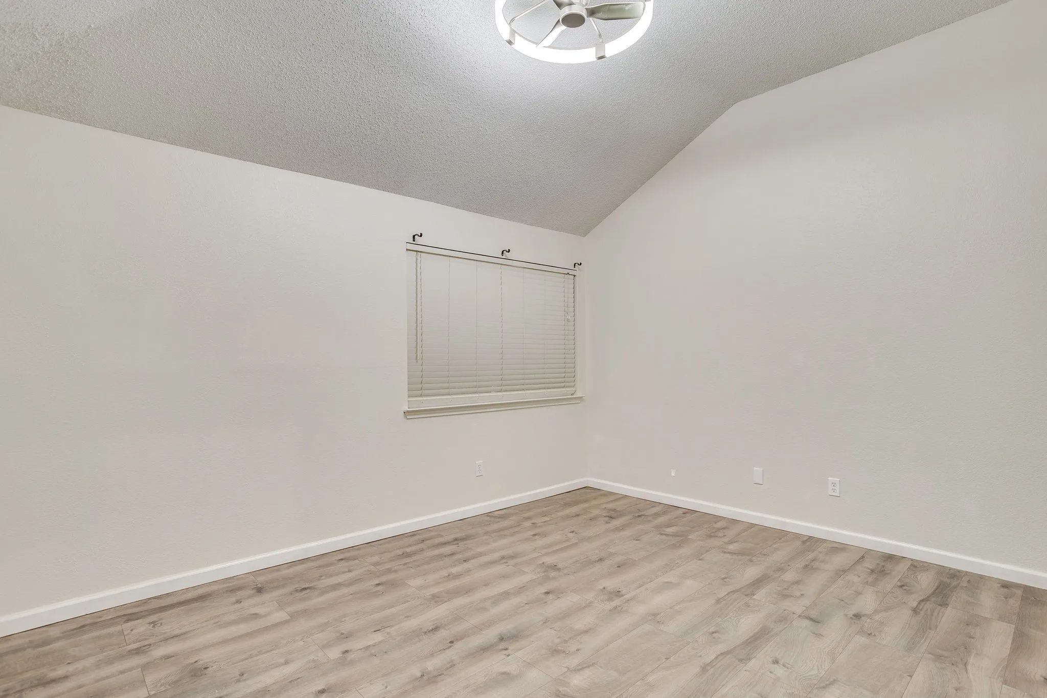 Single Family Residence For Sale in Tarrant County , 6411 Brooklawn Drive, Arlington, Texas 76018, 3 Bedroom, 2 Bathroom, 2 Garage spaces, 1,117 Sqft, built in 1987, Price $350,000, mls#21358590, Real Estate Agent in Arlington, Homes For Sale in Tarrant county, Homes For Sale in Arlington, Realtor in Arlington Texas, Real Estate Brokerage Independent Realty Texas, Luminita Cordes Realtor