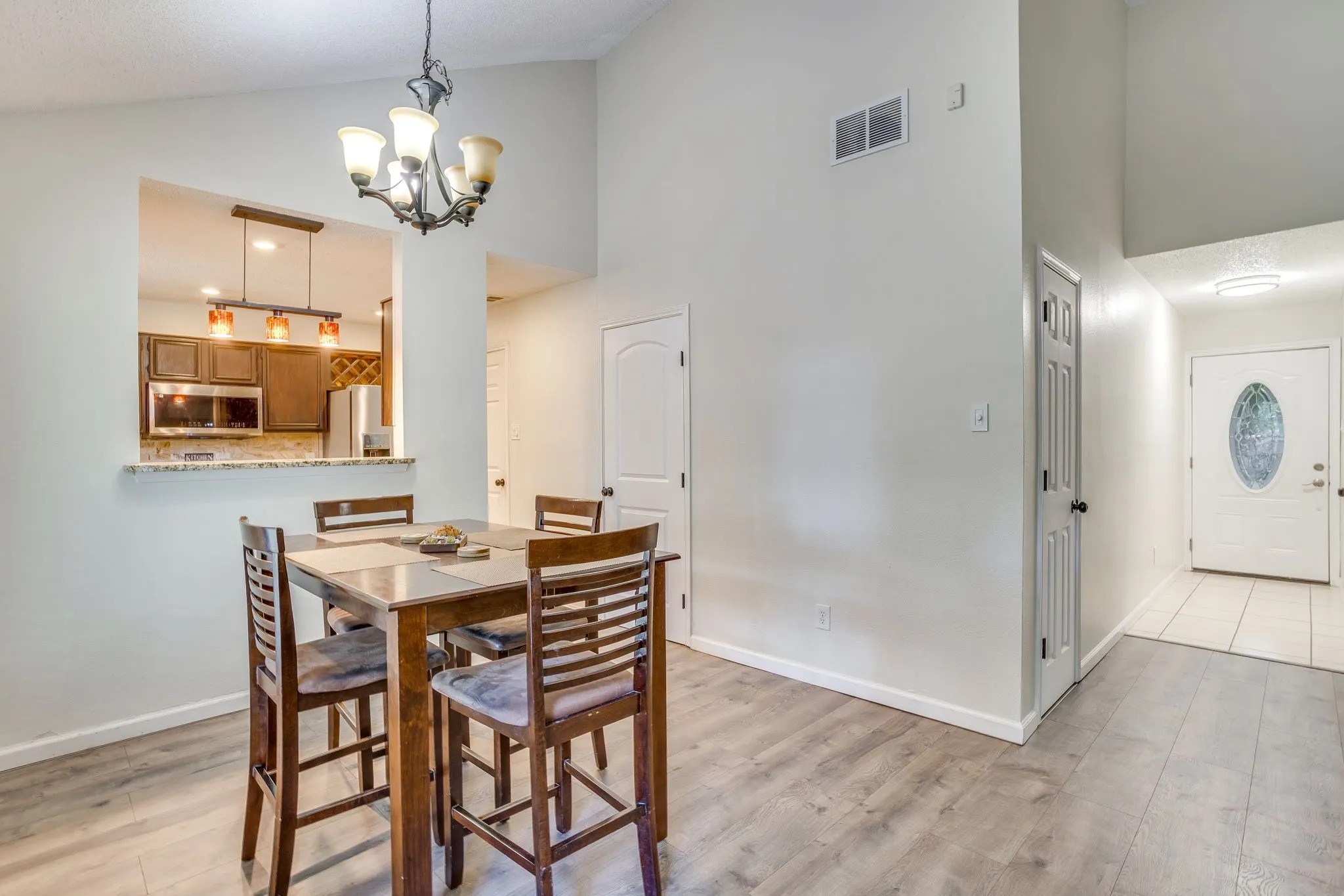 Single Family Residence For Sale in Tarrant County , 6411 Brooklawn Drive, Arlington, Texas 76018, 3 Bedroom, 2 Bathroom, 2 Garage spaces, 1,117 Sqft, built in 1987, Price $350,000, mls#21358590, Real Estate Agent in Arlington, Homes For Sale in Tarrant county, Homes For Sale in Arlington, Realtor in Arlington Texas, Real Estate Brokerage Independent Realty Texas, Luminita Cordes Realtor