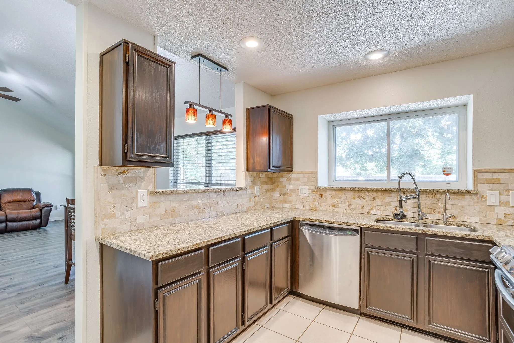 Single Family Residence For Sale in Tarrant County , 6411 Brooklawn Drive, Arlington, Texas 76018, 3 Bedroom, 2 Bathroom, 2 Garage spaces, 1,117 Sqft, built in 1987, Price $350,000, mls#21358590, Real Estate Agent in Arlington, Homes For Sale in Tarrant county, Homes For Sale in Arlington, Realtor in Arlington Texas, Real Estate Brokerage Independent Realty Texas, Luminita Cordes Realtor