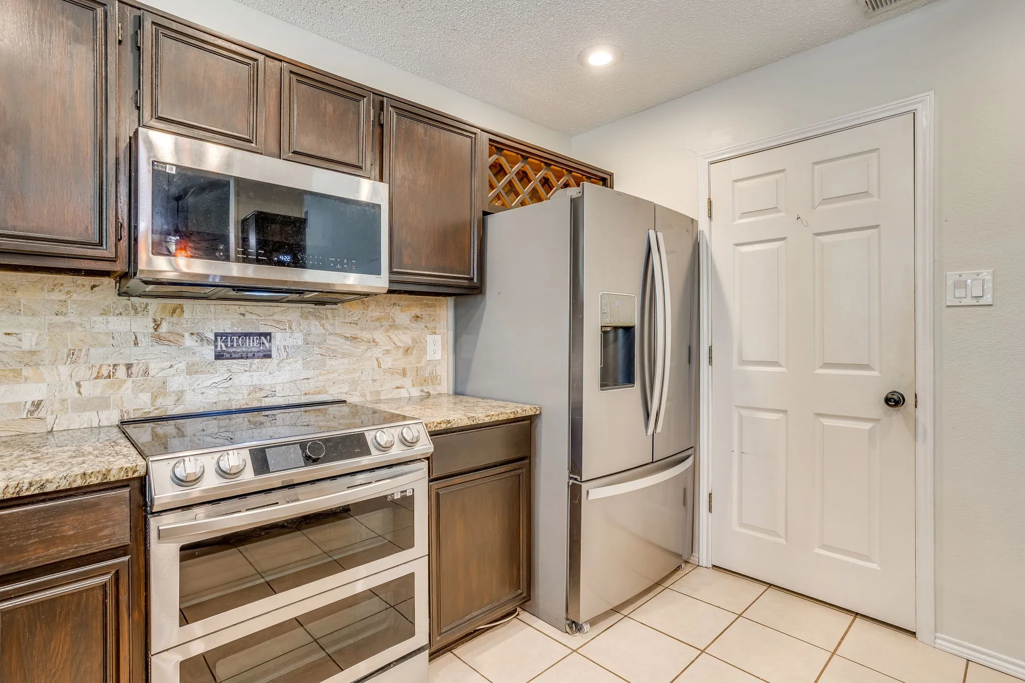 Single Family Residence For Sale in Tarrant County , 6411 Brooklawn Drive, Arlington, Texas 76018, 3 Bedroom, 2 Bathroom, 2 Garage spaces, 1,117 Sqft, built in 1987, Price $350,000, mls#21358590, Real Estate Agent in Arlington, Homes For Sale in Tarrant county, Homes For Sale in Arlington, Realtor in Arlington Texas, Real Estate Brokerage Independent Realty Texas, Luminita Cordes Realtor