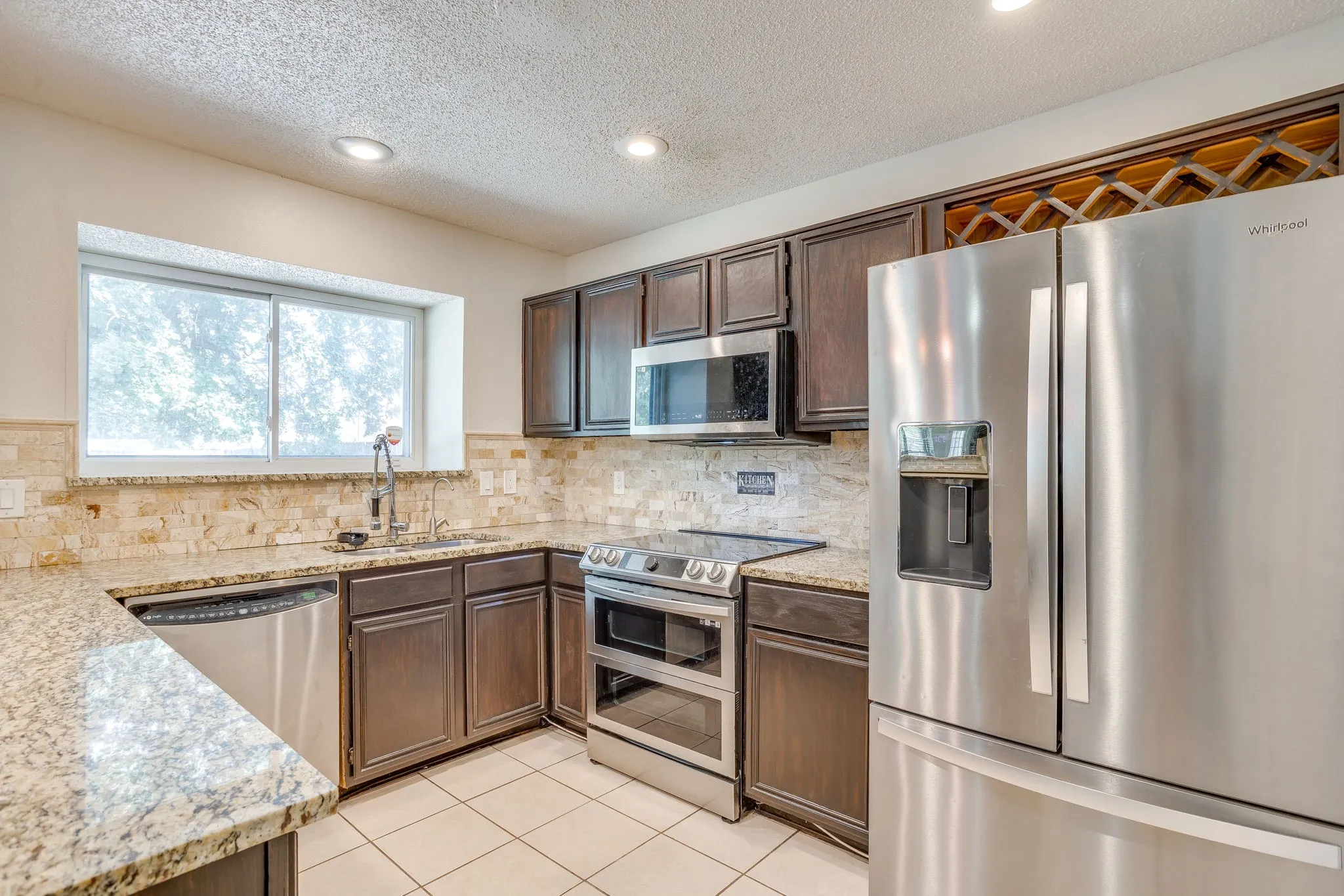 Single Family Residence For Sale in Tarrant County , 6411 Brooklawn Drive, Arlington, Texas 76018, 3 Bedroom, 2 Bathroom, 2 Garage spaces, 1,117 Sqft, built in 1987, Price $350,000, mls#21358590, Real Estate Agent in Arlington, Homes For Sale in Tarrant county, Homes For Sale in Arlington, Realtor in Arlington Texas, Real Estate Brokerage Independent Realty Texas, Luminita Cordes Realtor