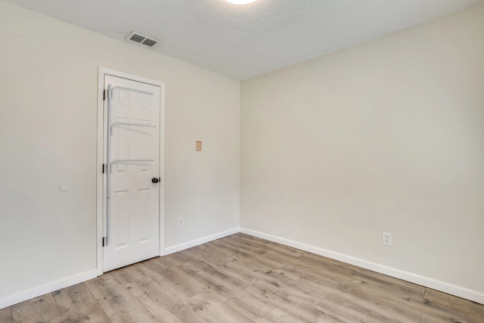 Single Family Residence For Sale in Tarrant County , 6411 Brooklawn Drive, Arlington, Texas 76018, 3 Bedroom, 2 Bathroom, 2 Garage spaces, 1,117 Sqft, built in 1987, Price $350,000, mls#21358590, Real Estate Agent in Arlington, Homes For Sale in Tarrant county, Homes For Sale in Arlington, Realtor in Arlington Texas, Real Estate Brokerage Independent Realty Texas, Luminita Cordes Realtor