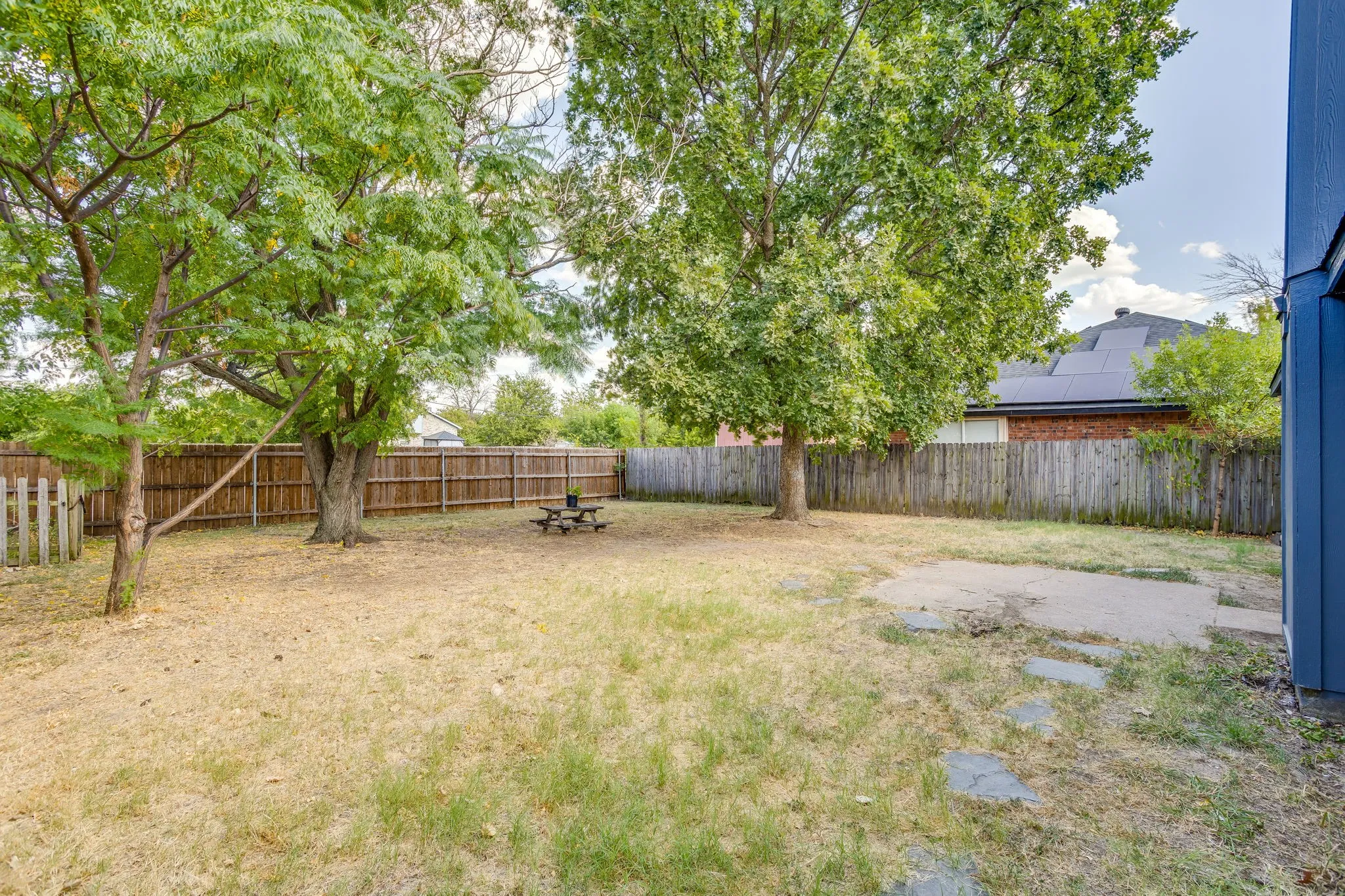 Single Family Residence For Sale in Tarrant County , 6411 Brooklawn Drive, Arlington, Texas 76018, 3 Bedroom, 2 Bathroom, 2 Garage spaces, 1,117 Sqft, built in 1987, Price $350,000, mls#21358590, Real Estate Agent in Arlington, Homes For Sale in Tarrant county, Homes For Sale in Arlington, Realtor in Arlington Texas, Real Estate Brokerage Independent Realty Texas, Luminita Cordes Realtor