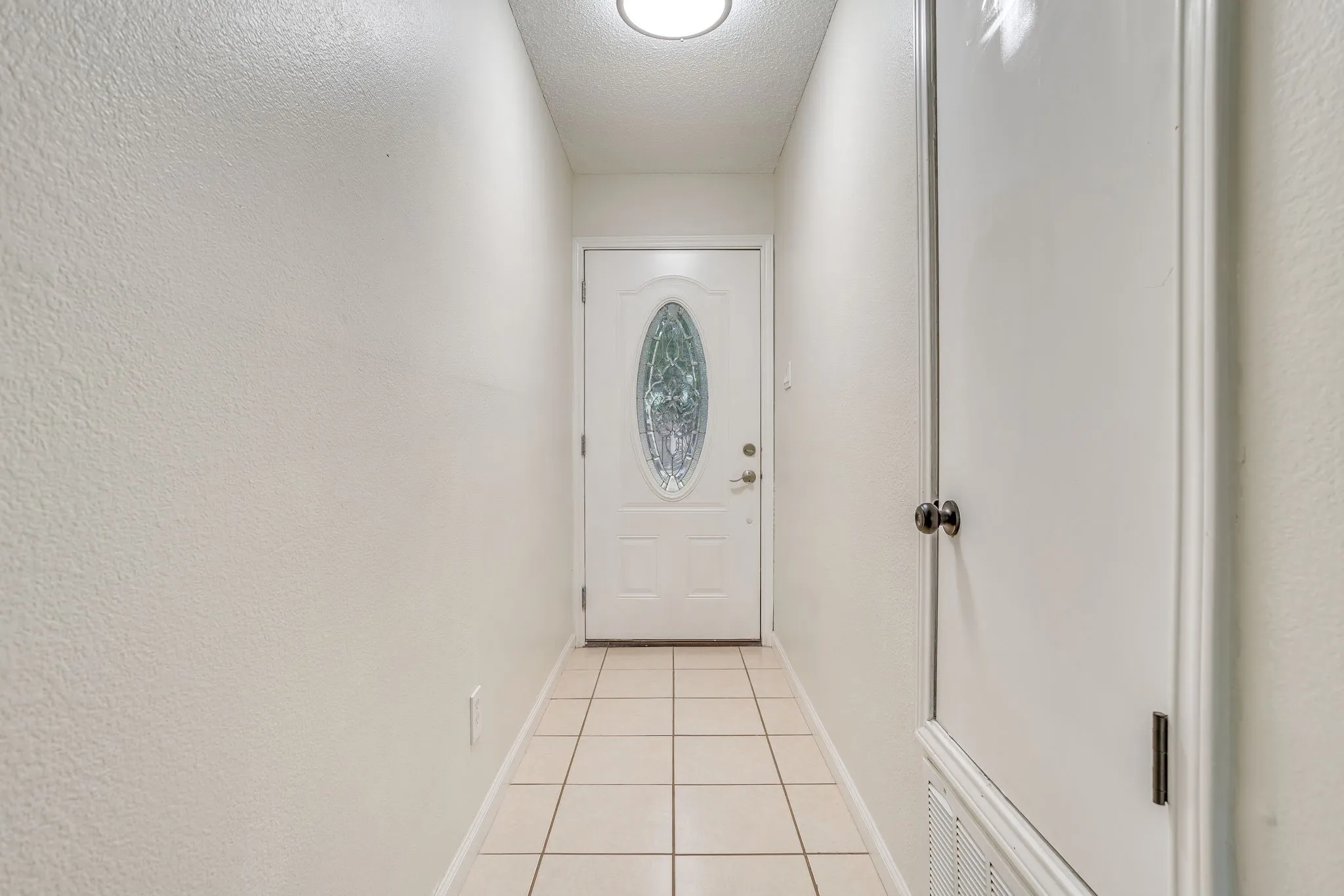 Single Family Residence For Sale in Tarrant County , 6411 Brooklawn Drive, Arlington, Texas 76018, 3 Bedroom, 2 Bathroom, 2 Garage spaces, 1,117 Sqft, built in 1987, Price $350,000, mls#21358590, Real Estate Agent in Arlington, Homes For Sale in Tarrant county, Homes For Sale in Arlington, Realtor in Arlington Texas, Real Estate Brokerage Independent Realty Texas, Luminita Cordes Realtor