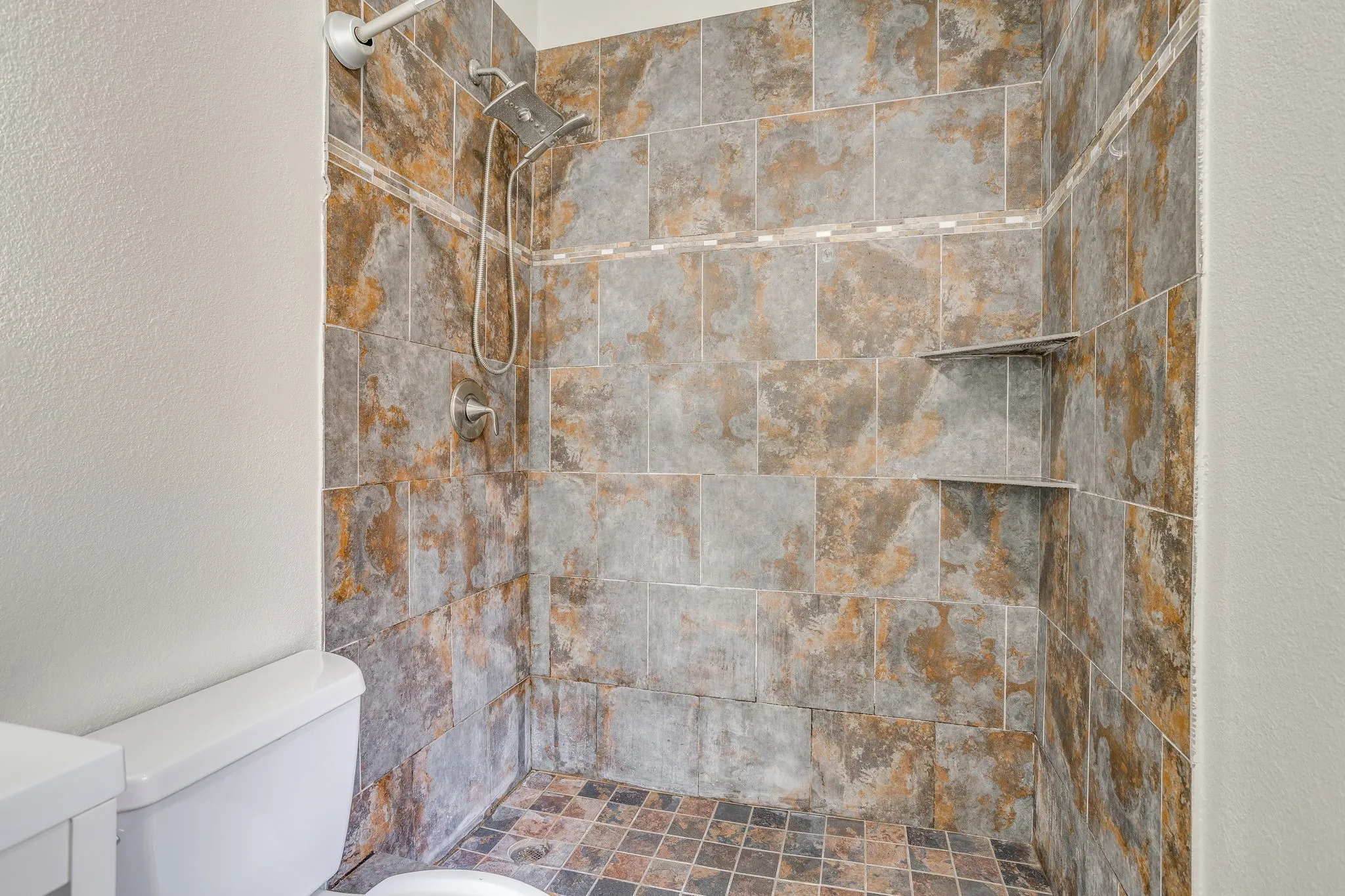 Single Family Residence For Sale in Tarrant County , 6411 Brooklawn Drive, Arlington, Texas 76018, 3 Bedroom, 2 Bathroom, 2 Garage spaces, 1,117 Sqft, built in 1987, Price $350,000, mls#21358590, Real Estate Agent in Arlington, Homes For Sale in Tarrant county, Homes For Sale in Arlington, Realtor in Arlington Texas, Real Estate Brokerage Independent Realty Texas, Luminita Cordes Realtor