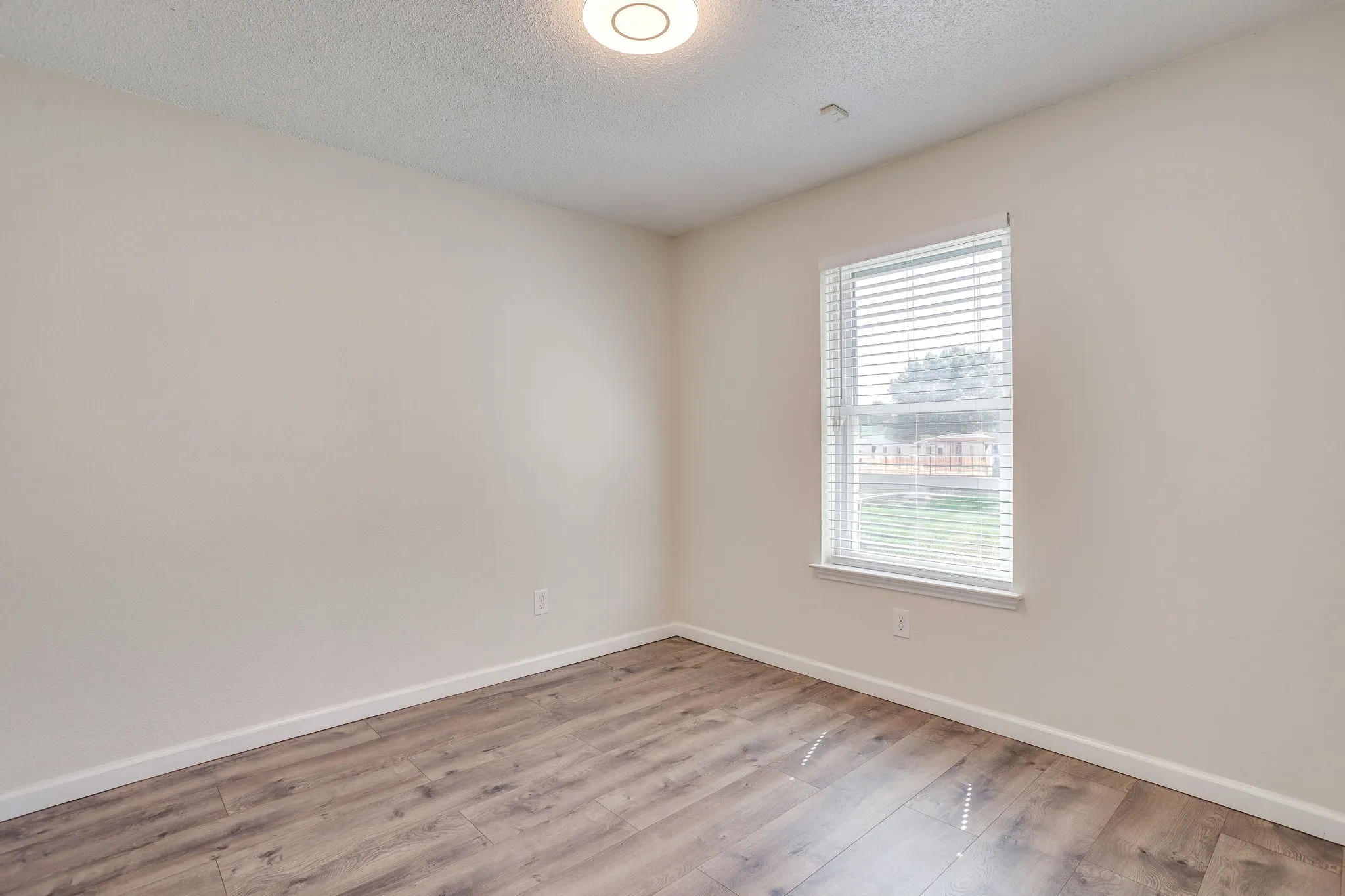 Single Family Residence For Sale in Tarrant County , 6411 Brooklawn Drive, Arlington, Texas 76018, 3 Bedroom, 2 Bathroom, 2 Garage spaces, 1,117 Sqft, built in 1987, Price $350,000, mls#21358590, Real Estate Agent in Arlington, Homes For Sale in Tarrant county, Homes For Sale in Arlington, Realtor in Arlington Texas, Real Estate Brokerage Independent Realty Texas, Luminita Cordes Realtor