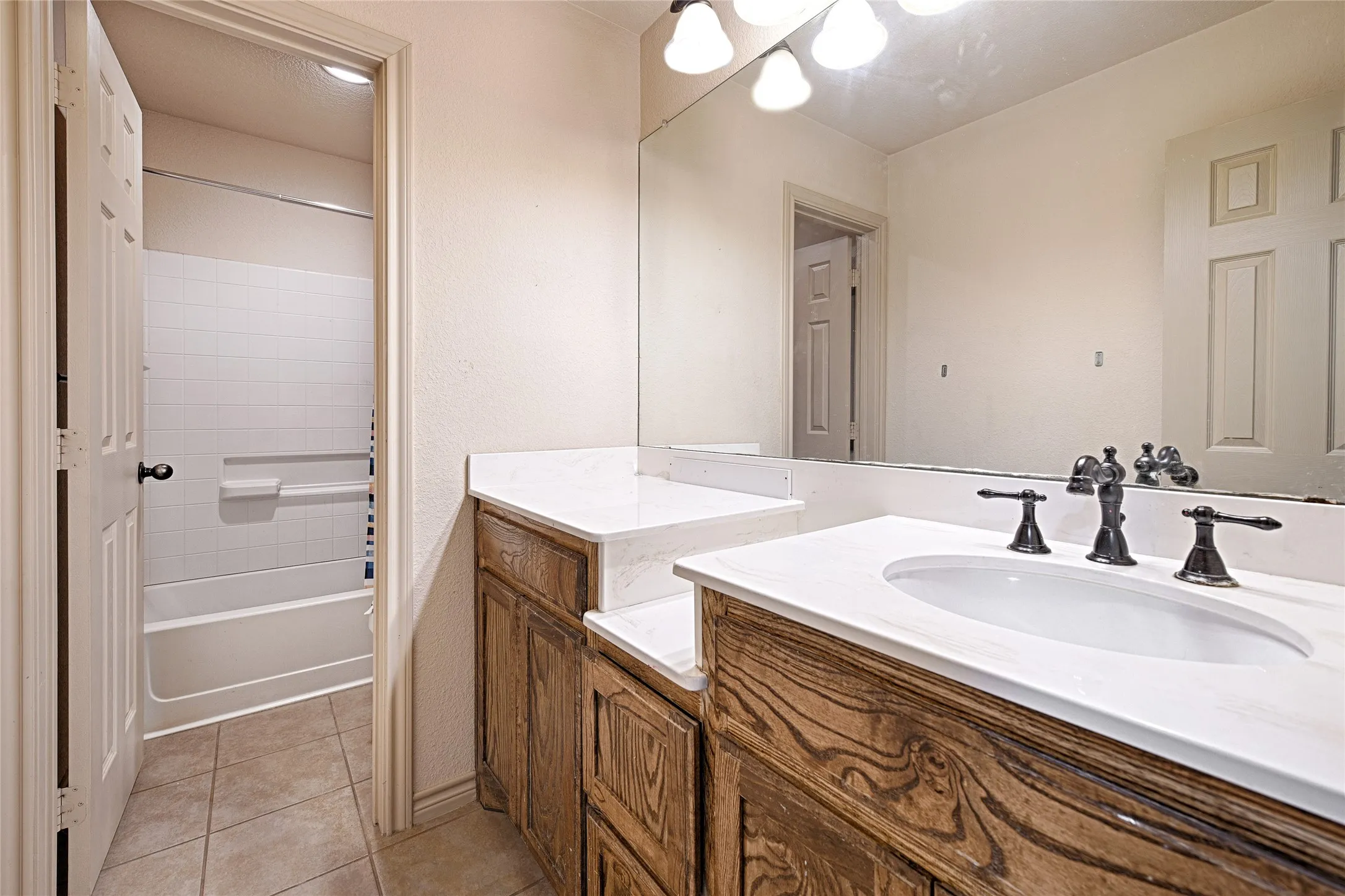 Single Family Residence For Sale in Henderson County , 307 W Alene Drive, Mabank, Texas 75147, 4 Bedroom, 2 Bathroom, 2 Garage spaces, 1,802 Sqft, built in 2013, mls#21354959, Real Estate Agent in Mabank, Homes For Sale in Henderson county, Homes For Sale in Mabank, Realtor in Mabank Texas, Real Estate Brokerage Independent Realty Texas, Luminita Cordes Realtor