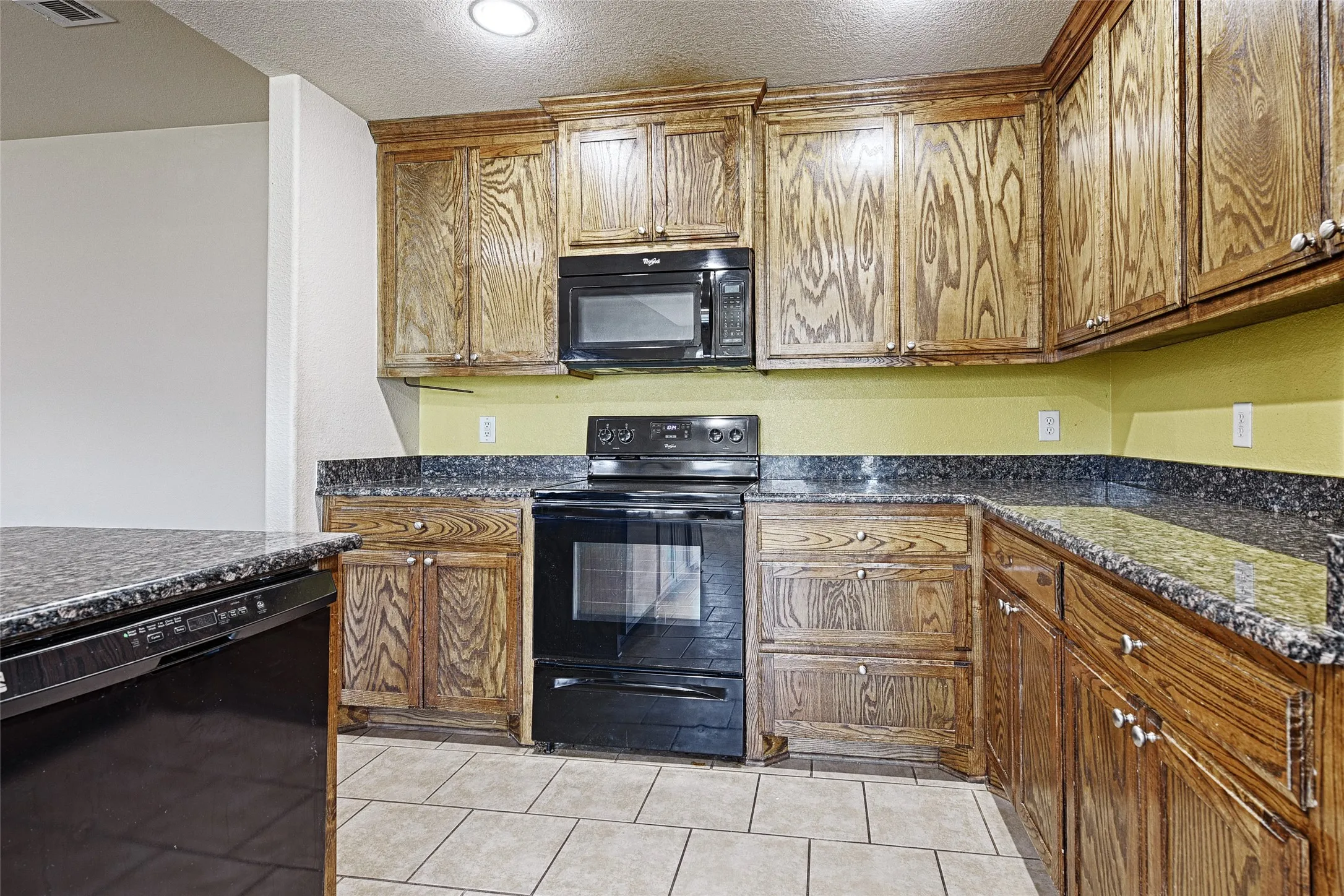 Single Family Residence For Sale in Henderson County , 307 W Alene Drive, Mabank, Texas 75147, 4 Bedroom, 2 Bathroom, 2 Garage spaces, 1,802 Sqft, built in 2013, mls#21354959, Real Estate Agent in Mabank, Homes For Sale in Henderson county, Homes For Sale in Mabank, Realtor in Mabank Texas, Real Estate Brokerage Independent Realty Texas, Luminita Cordes Realtor