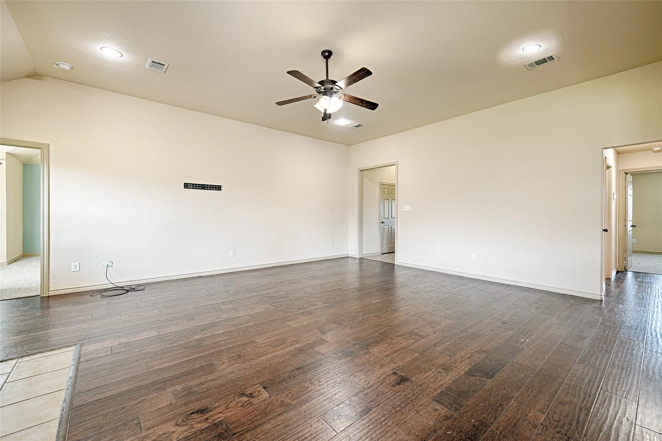 Single Family Residence For Sale in Henderson County , 307 W Alene Drive, Mabank, Texas 75147, 4 Bedroom, 2 Bathroom, 2 Garage spaces, 1,802 Sqft, built in 2013, mls#21354959, Real Estate Agent in Mabank, Homes For Sale in Henderson county, Homes For Sale in Mabank, Realtor in Mabank Texas, Real Estate Brokerage Independent Realty Texas, Luminita Cordes Realtor