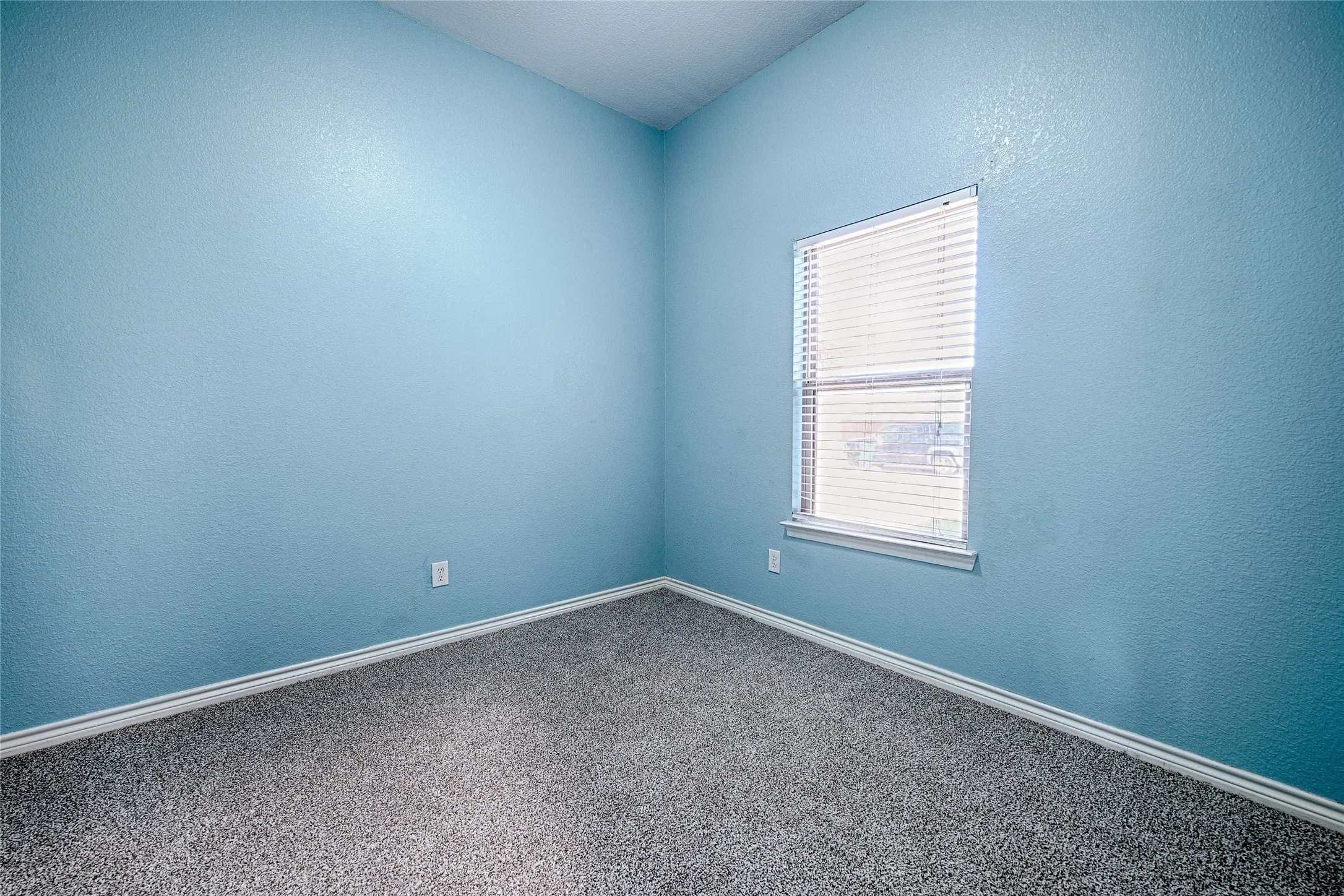 Single Family Residence For Sale in Henderson County , 307 W Alene Drive, Mabank, Texas 75147, 4 Bedroom, 2 Bathroom, 2 Garage spaces, 1,802 Sqft, built in 2013, mls#21354959, Real Estate Agent in Mabank, Homes For Sale in Henderson county, Homes For Sale in Mabank, Realtor in Mabank Texas, Real Estate Brokerage Independent Realty Texas, Luminita Cordes Realtor