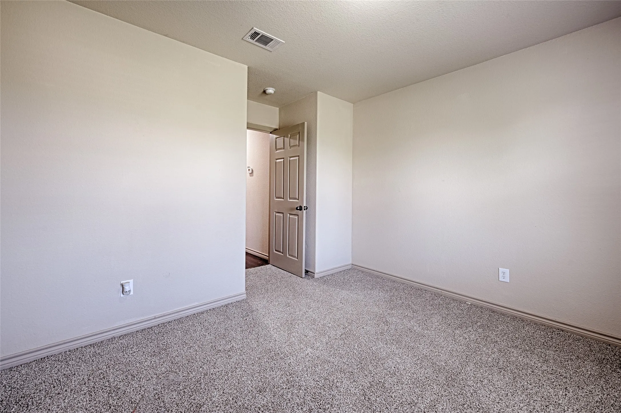 Single Family Residence For Sale in Henderson County , 307 W Alene Drive, Mabank, Texas 75147, 4 Bedroom, 2 Bathroom, 2 Garage spaces, 1,802 Sqft, built in 2013, mls#21354959, Real Estate Agent in Mabank, Homes For Sale in Henderson county, Homes For Sale in Mabank, Realtor in Mabank Texas, Real Estate Brokerage Independent Realty Texas, Luminita Cordes Realtor