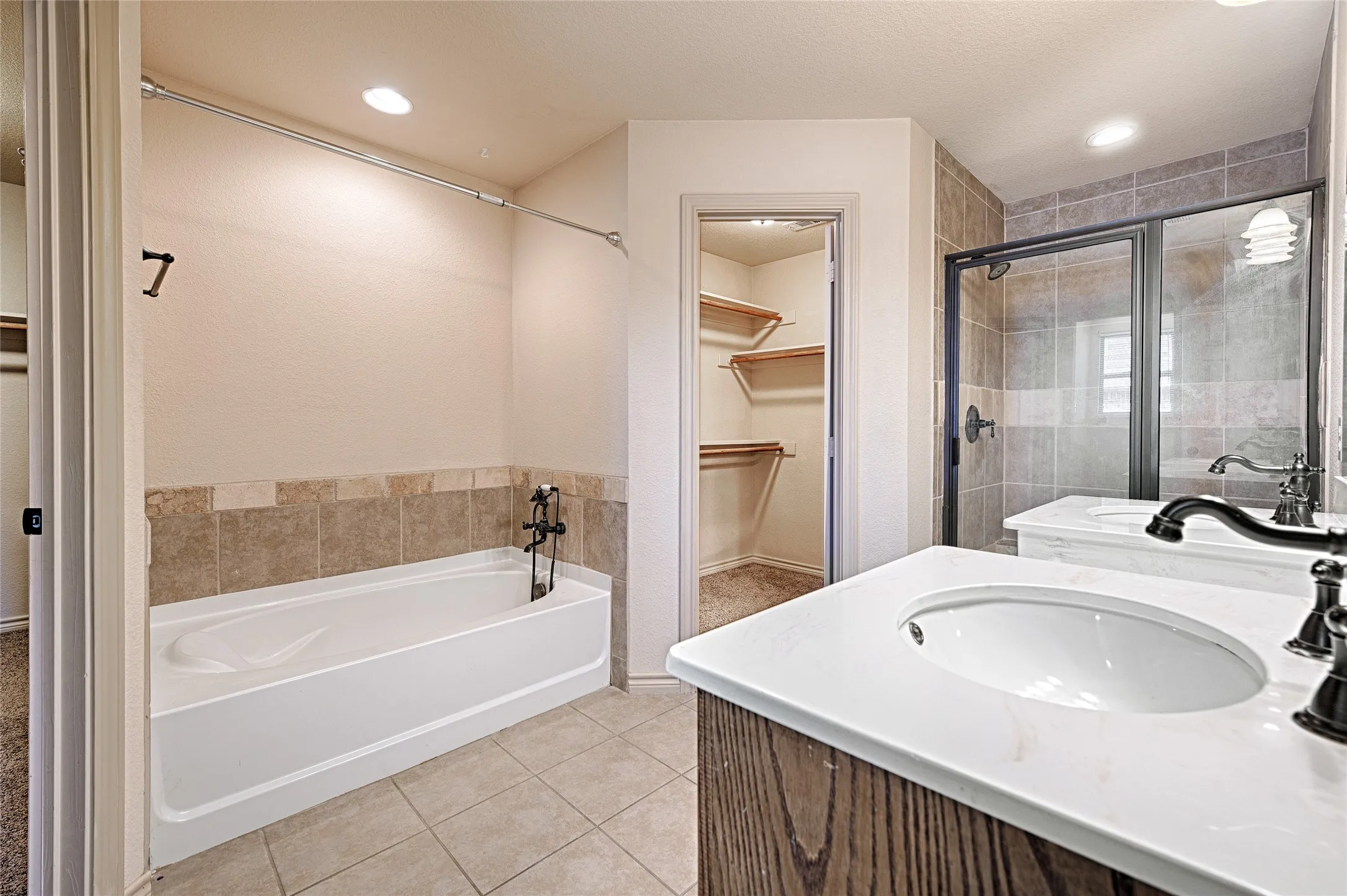 Single Family Residence For Sale in Henderson County , 307 W Alene Drive, Mabank, Texas 75147, 4 Bedroom, 2 Bathroom, 2 Garage spaces, 1,802 Sqft, built in 2013, mls#21354959, Real Estate Agent in Mabank, Homes For Sale in Henderson county, Homes For Sale in Mabank, Realtor in Mabank Texas, Real Estate Brokerage Independent Realty Texas, Luminita Cordes Realtor