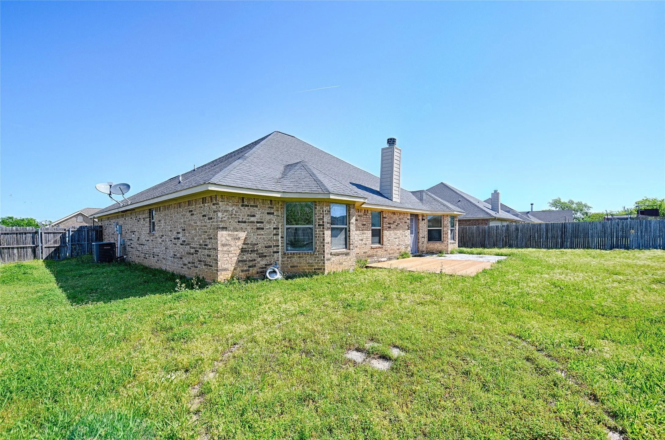 Single Family Residence For Sale in Henderson County , 307 W Alene Drive, Mabank, Texas 75147, 4 Bedroom, 2 Bathroom, 2 Garage spaces, 1,802 Sqft, built in 2013, mls#21354959, Real Estate Agent in Mabank, Homes For Sale in Henderson county, Homes For Sale in Mabank, Realtor in Mabank Texas, Real Estate Brokerage Independent Realty Texas, Luminita Cordes Realtor