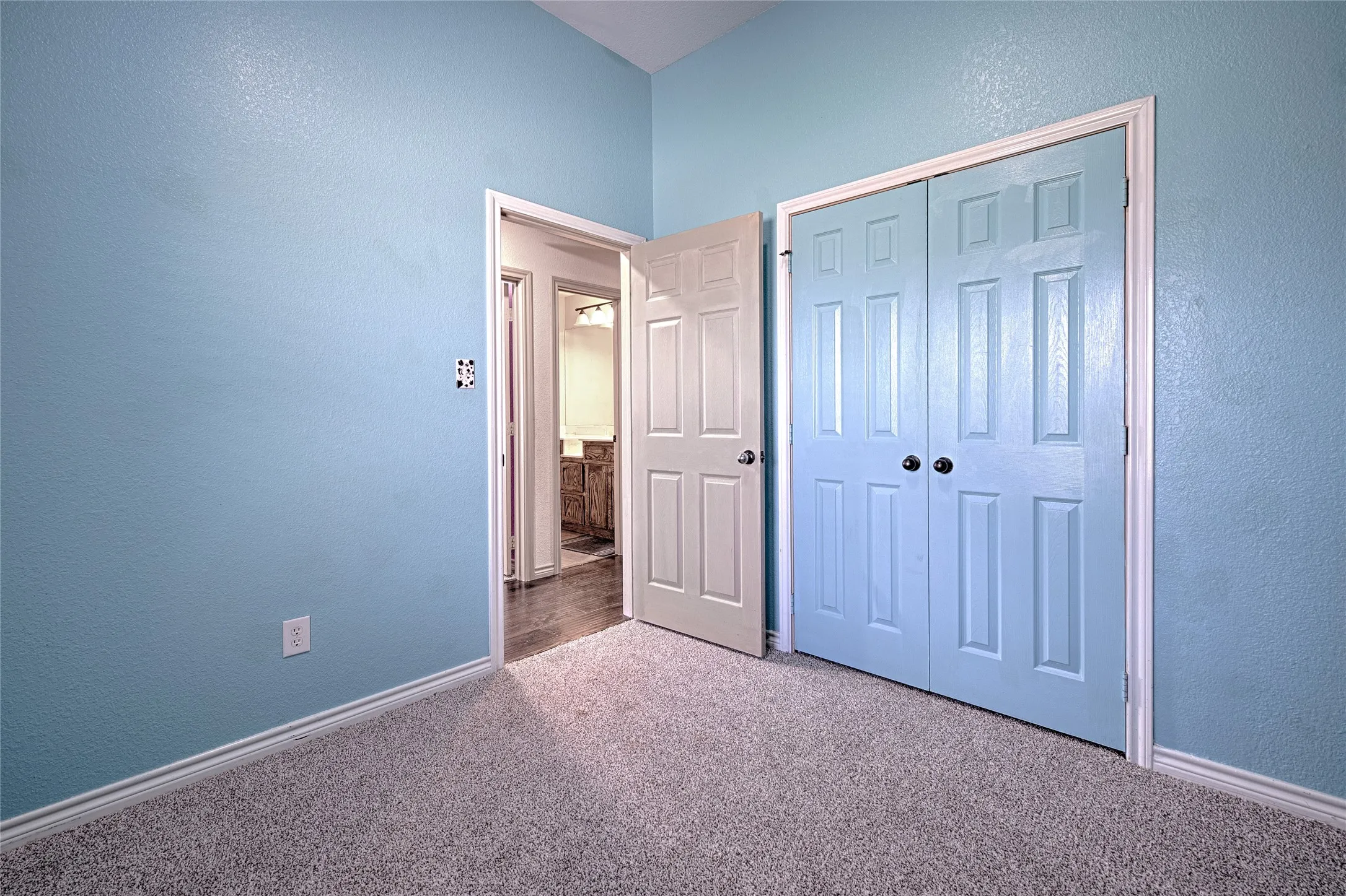 Single Family Residence For Sale in Henderson County , 307 W Alene Drive, Mabank, Texas 75147, 4 Bedroom, 2 Bathroom, 2 Garage spaces, 1,802 Sqft, built in 2013, mls#21354959, Real Estate Agent in Mabank, Homes For Sale in Henderson county, Homes For Sale in Mabank, Realtor in Mabank Texas, Real Estate Brokerage Independent Realty Texas, Luminita Cordes Realtor