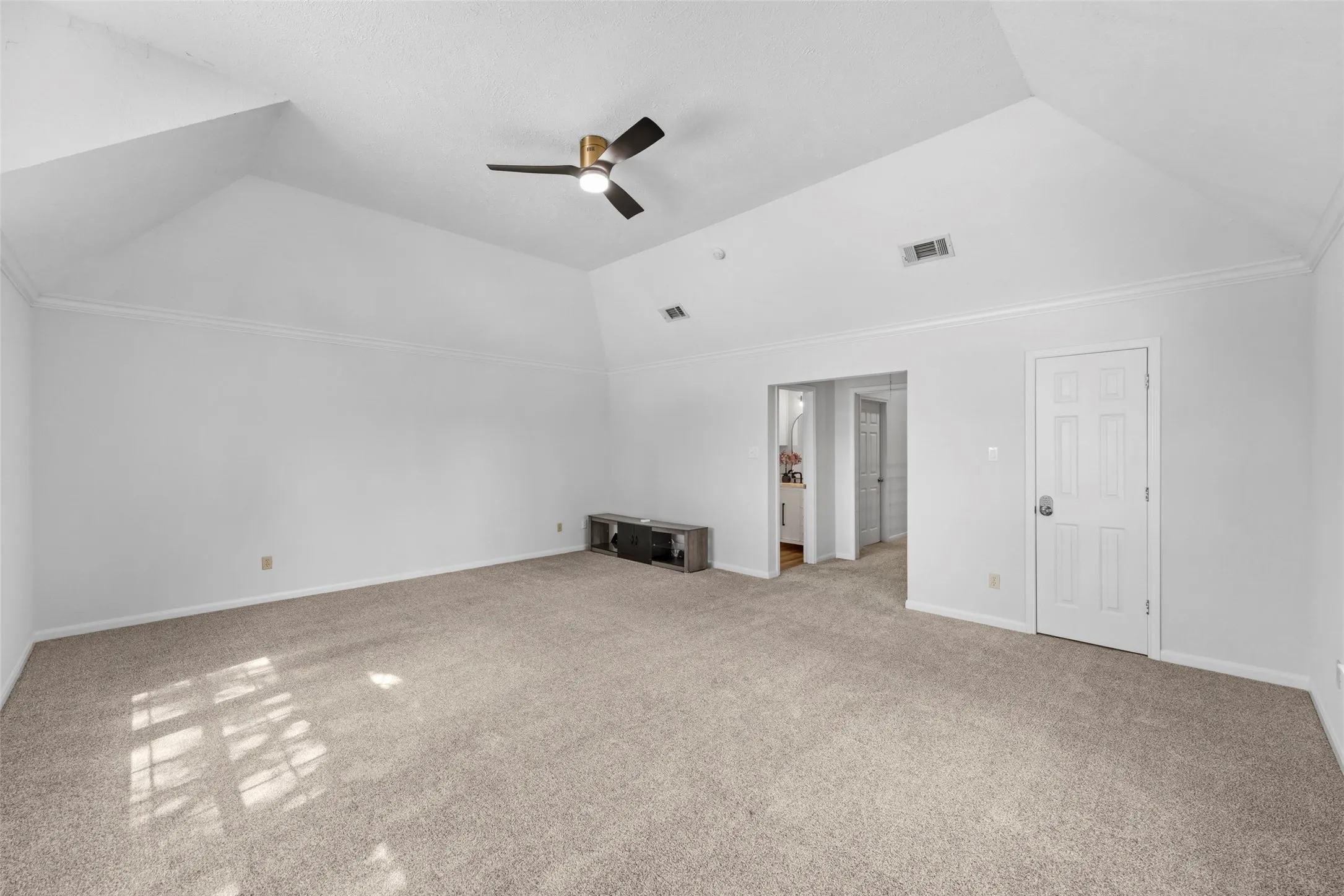 Single Family Residence For Sale in Dallas County , 501 Palm Desert Drive, Garland, Texas 75044, 5 Bedroom, 4 Bathroom, 2 Garage spaces, 4,256 Sqft, built in 1989, mls#21357397, Real Estate Agent in Garland, Homes For Sale in Dallas county, Homes For Sale in Garland, Realtor in Garland Texas, Real Estate Brokerage Independent Realty Texas, Luminita Cordes Realtor