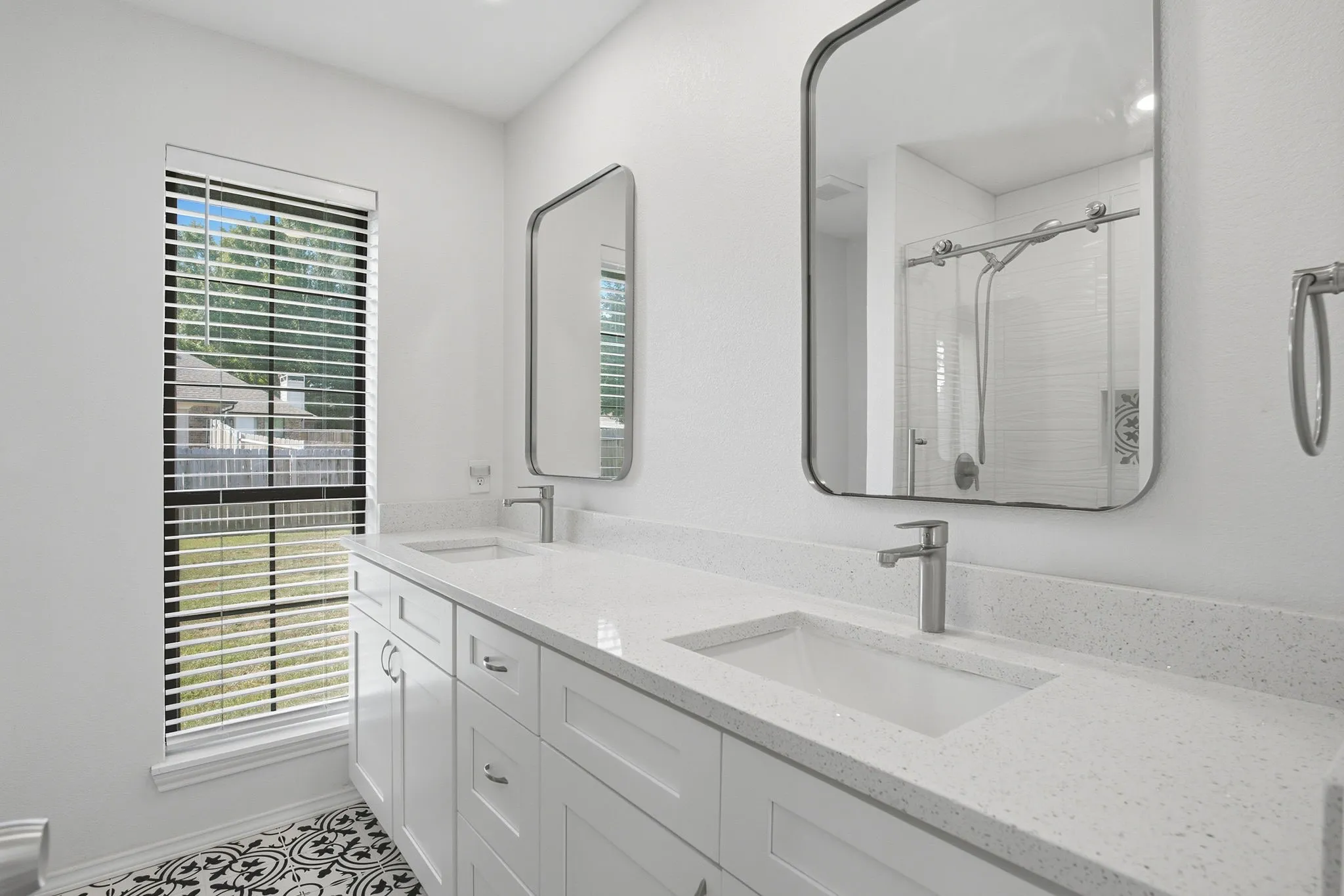 Single Family Residence For Sale in Collin County , 409 W Jefferson Street, Wylie, Texas 75098, 3 Bedroom, 2 Bathroom, 2 Garage spaces, 1,415 Sqft, built in 1985, mls#21358473, Real Estate Agent in Wylie, Homes For Sale in Collin county, Homes For Sale in Wylie, Realtor in Wylie Texas, Real Estate Brokerage Independent Realty Texas, Luminita Cordes Realtor