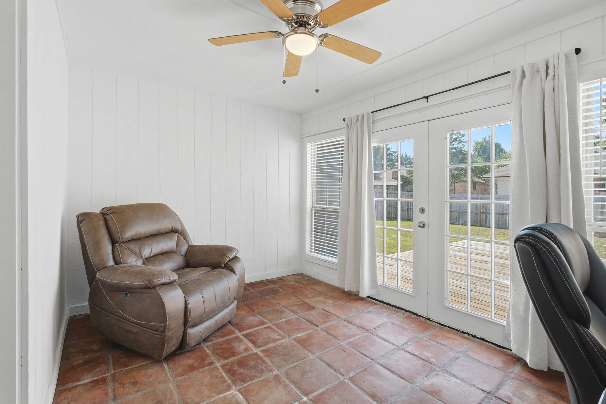 Single Family Residence For Sale in Collin County , 409 W Jefferson Street, Wylie, Texas 75098, 3 Bedroom, 2 Bathroom, 2 Garage spaces, 1,415 Sqft, built in 1985, mls#21358473, Real Estate Agent in Wylie, Homes For Sale in Collin county, Homes For Sale in Wylie, Realtor in Wylie Texas, Real Estate Brokerage Independent Realty Texas, Luminita Cordes Realtor