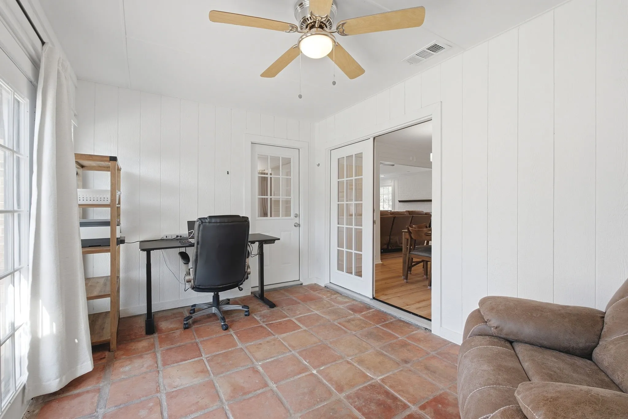Single Family Residence For Sale in Collin County , 409 W Jefferson Street, Wylie, Texas 75098, 3 Bedroom, 2 Bathroom, 2 Garage spaces, 1,415 Sqft, built in 1985, mls#21358473, Real Estate Agent in Wylie, Homes For Sale in Collin county, Homes For Sale in Wylie, Realtor in Wylie Texas, Real Estate Brokerage Independent Realty Texas, Luminita Cordes Realtor