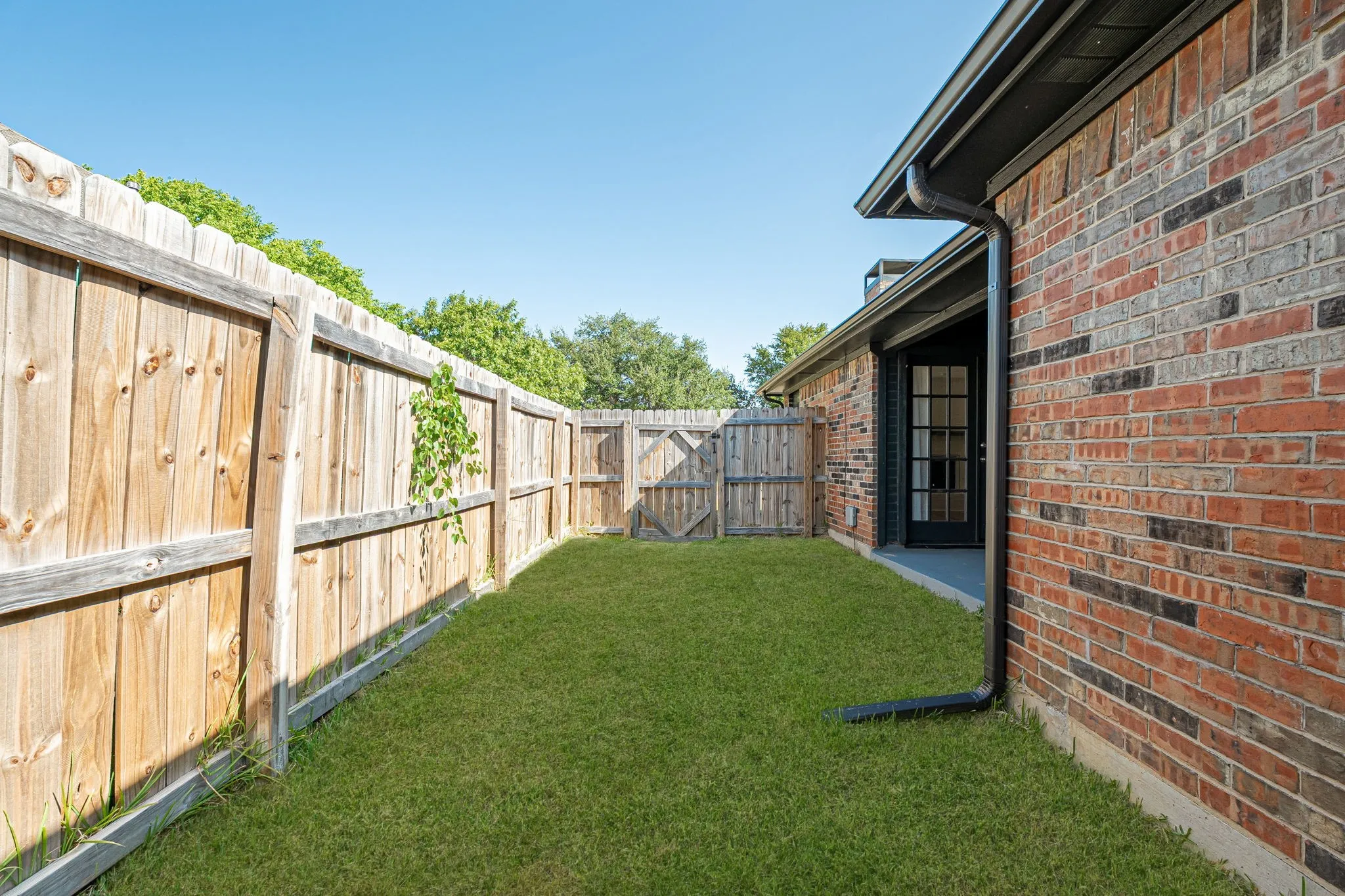 Single Family Residence For Sale in Collin County , 409 W Jefferson Street, Wylie, Texas 75098, 3 Bedroom, 2 Bathroom, 2 Garage spaces, 1,415 Sqft, built in 1985, mls#21358473, Real Estate Agent in Wylie, Homes For Sale in Collin county, Homes For Sale in Wylie, Realtor in Wylie Texas, Real Estate Brokerage Independent Realty Texas, Luminita Cordes Realtor