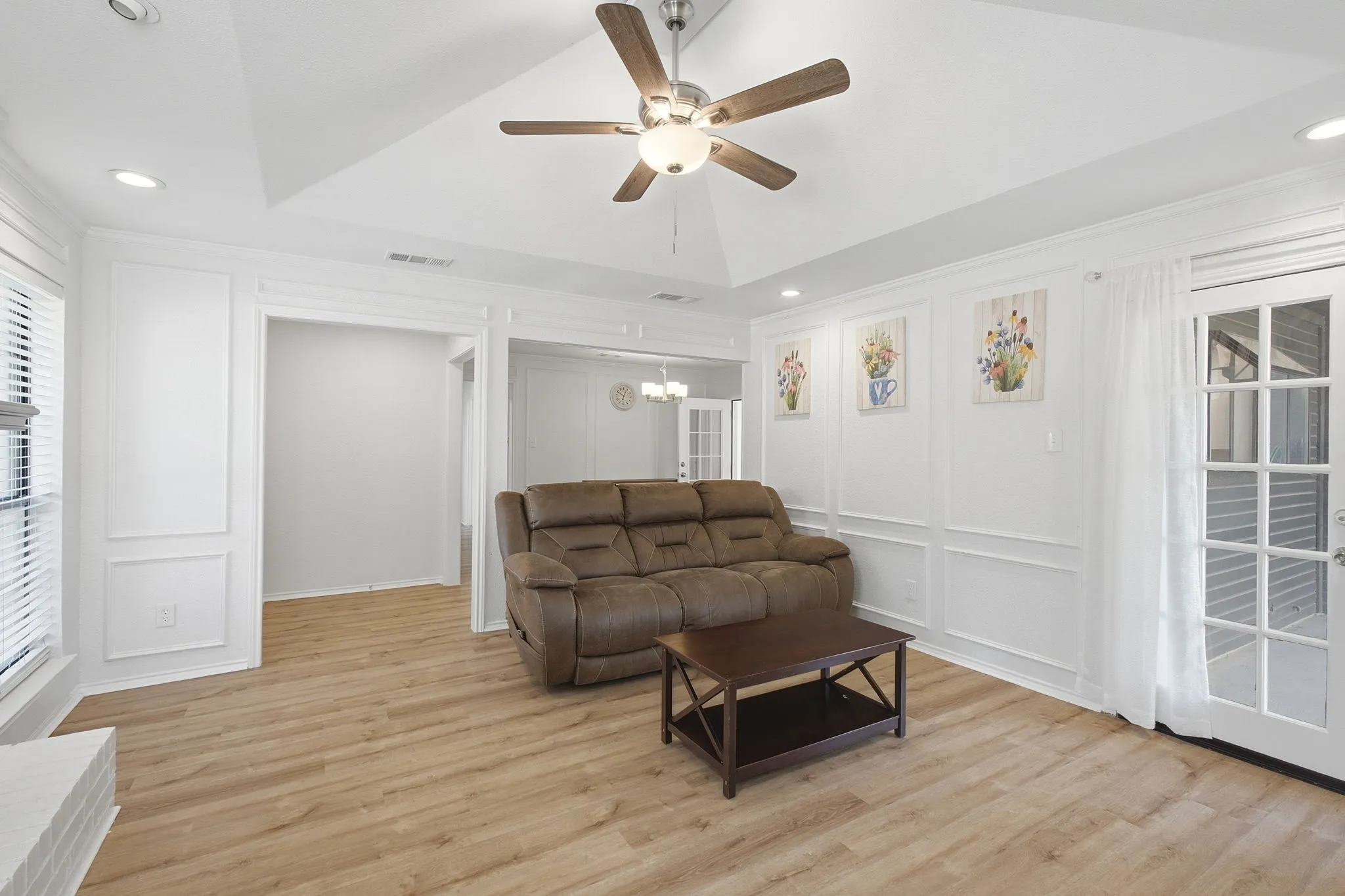 Single Family Residence For Sale in Collin County , 409 W Jefferson Street, Wylie, Texas 75098, 3 Bedroom, 2 Bathroom, 2 Garage spaces, 1,415 Sqft, built in 1985, mls#21358473, Real Estate Agent in Wylie, Homes For Sale in Collin county, Homes For Sale in Wylie, Realtor in Wylie Texas, Real Estate Brokerage Independent Realty Texas, Luminita Cordes Realtor