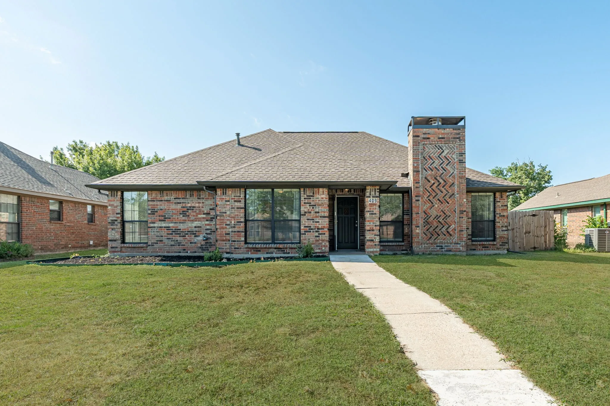 Single Family Residence For Sale in Collin County , 409 W Jefferson Street, Wylie, Texas 75098, 3 Bedroom, 2 Bathroom, 2 Garage spaces, 1,415 Sqft, built in 1985, mls#21358473, Real Estate Agent in Wylie, Homes For Sale in Collin county, Homes For Sale in Wylie, Realtor in Wylie Texas, Real Estate Brokerage Independent Realty Texas, Luminita Cordes Realtor