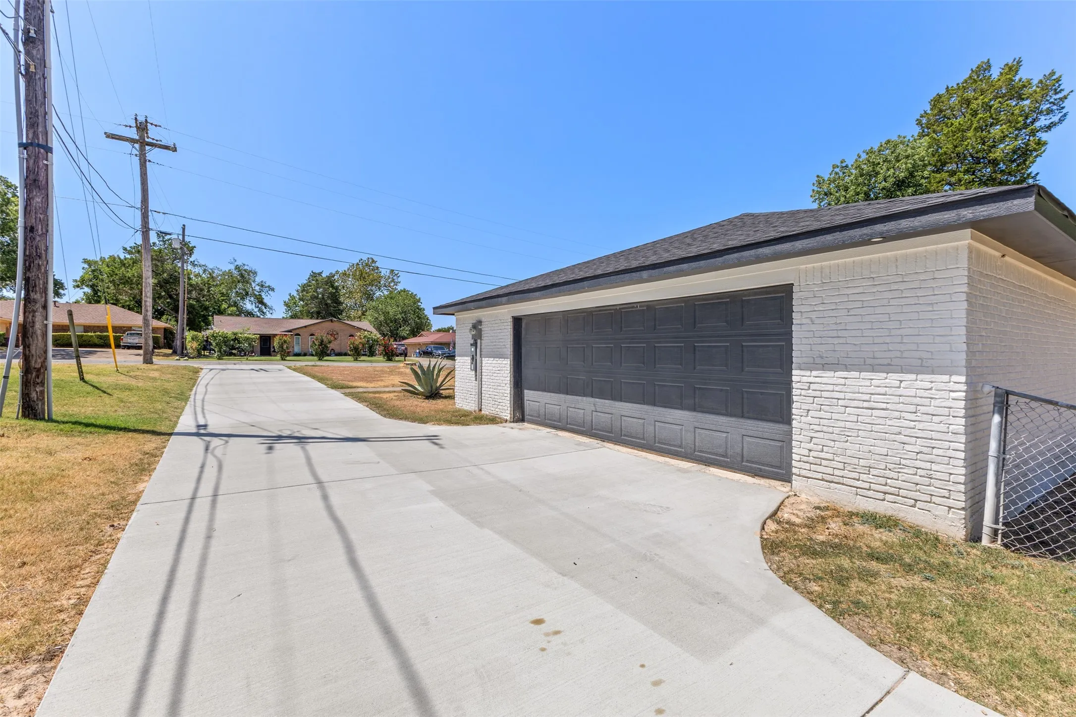 Single Family Residence For Rent in Dallas County , 423 Rita Lane, Duncanville, Texas 75116, 3 Bedroom, 2 Bathroom, 2 Garage spaces, 1,829 Sqft, built in 1973, mls#21359442, Real Estate Agent in Duncanville, Homes For Rent in Dallas county, Homes For Rent in Duncanville, Realtor in Duncanville Texas, Real Estate Brokerage Independent Realty Texas, Luminita Cordes Realtor