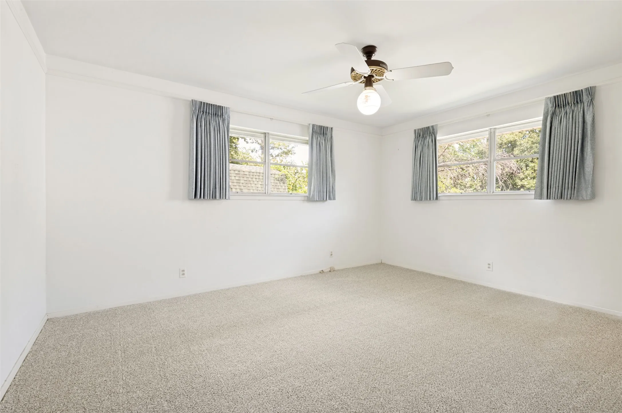 Single Family Residence For Sale in Tarrant County , 608 W Cheryl Avenue, Hurst, Texas 76053, 4 Bedroom, 2 Bathroom, 1 Garage spaces, 1,983 Sqft, built in 1960, Price $325,000, mls#21356158, Real Estate Agent in Hurst, Homes For Sale in Tarrant county, Homes For Sale in Hurst, Realtor in Hurst Texas, Real Estate Brokerage Independent Realty Texas, Luminita Cordes Realtor