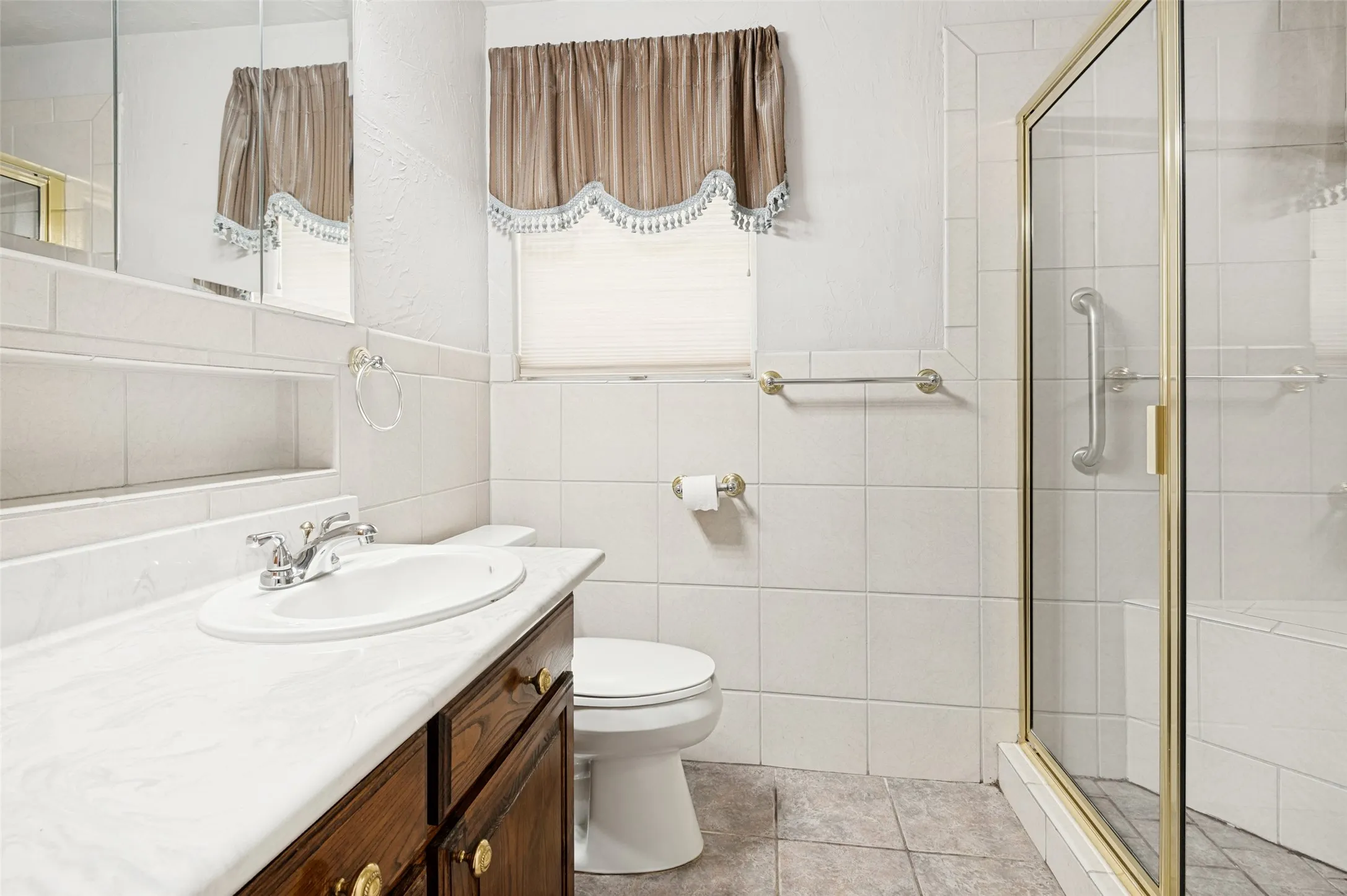 Single Family Residence For Sale in Tarrant County , 608 W Cheryl Avenue, Hurst, Texas 76053, 4 Bedroom, 2 Bathroom, 1 Garage spaces, 1,983 Sqft, built in 1960, Price $325,000, mls#21356158, Real Estate Agent in Hurst, Homes For Sale in Tarrant county, Homes For Sale in Hurst, Realtor in Hurst Texas, Real Estate Brokerage Independent Realty Texas, Luminita Cordes Realtor