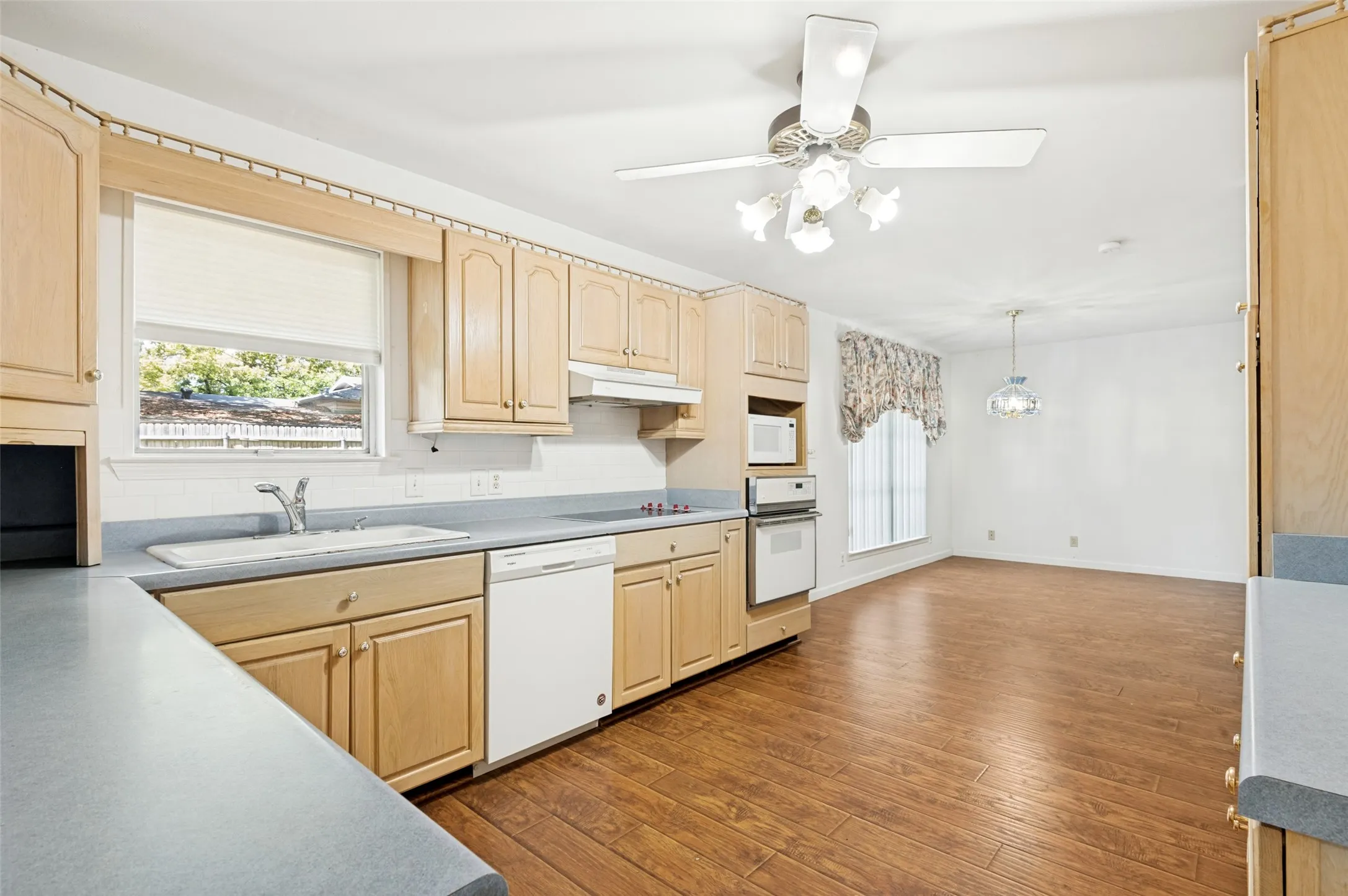 Single Family Residence For Sale in Tarrant County , 608 W Cheryl Avenue, Hurst, Texas 76053, 4 Bedroom, 2 Bathroom, 1 Garage spaces, 1,983 Sqft, built in 1960, Price $325,000, mls#21356158, Real Estate Agent in Hurst, Homes For Sale in Tarrant county, Homes For Sale in Hurst, Realtor in Hurst Texas, Real Estate Brokerage Independent Realty Texas, Luminita Cordes Realtor