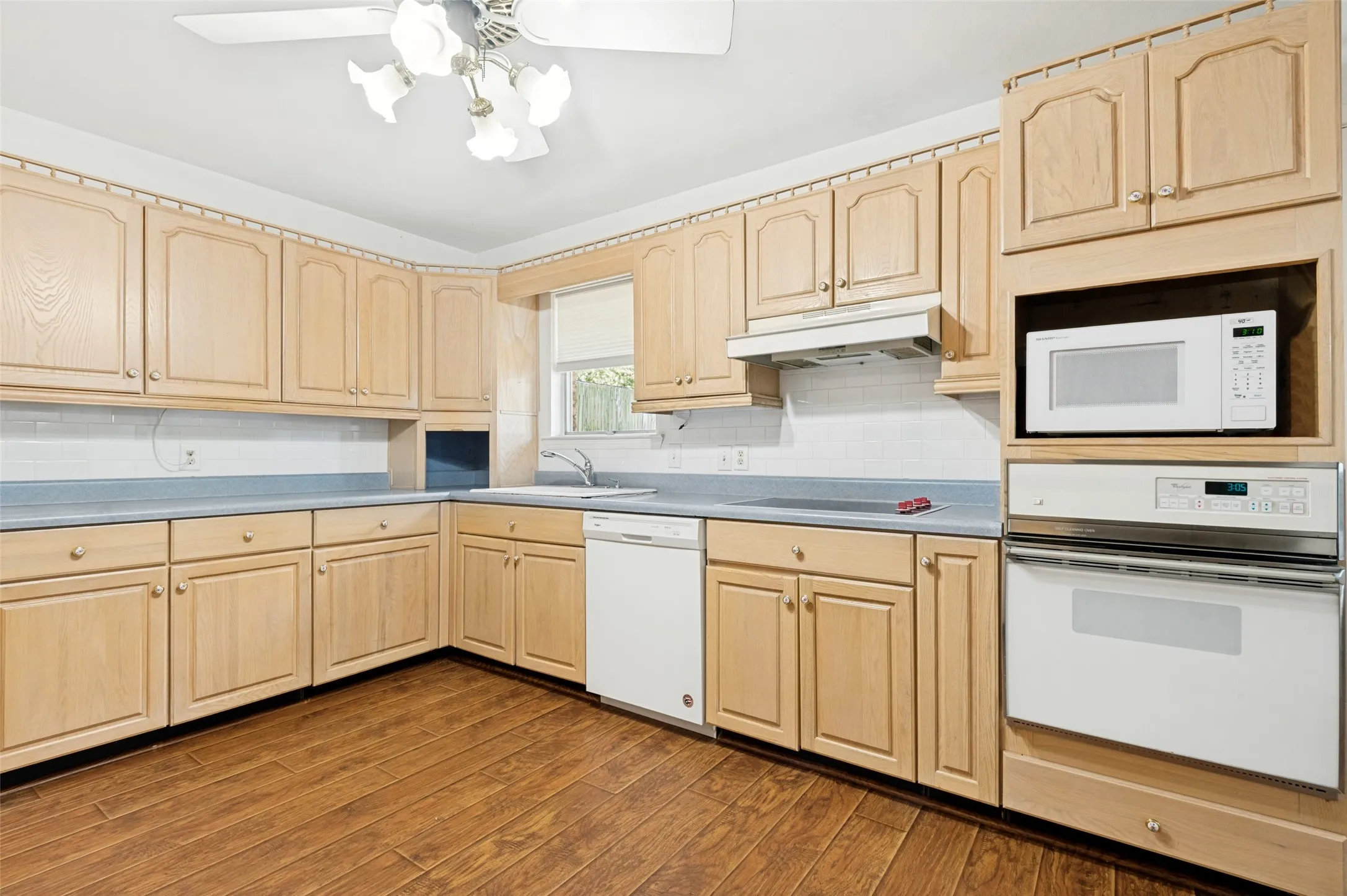 Single Family Residence For Sale in Tarrant County , 608 W Cheryl Avenue, Hurst, Texas 76053, 4 Bedroom, 2 Bathroom, 1 Garage spaces, 1,983 Sqft, built in 1960, Price $325,000, mls#21356158, Real Estate Agent in Hurst, Homes For Sale in Tarrant county, Homes For Sale in Hurst, Realtor in Hurst Texas, Real Estate Brokerage Independent Realty Texas, Luminita Cordes Realtor