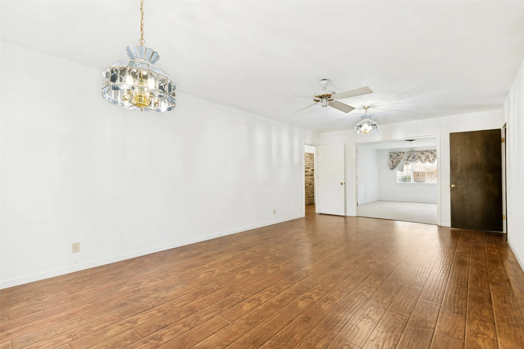Single Family Residence For Sale in Tarrant County , 608 W Cheryl Avenue, Hurst, Texas 76053, 4 Bedroom, 2 Bathroom, 1 Garage spaces, 1,983 Sqft, built in 1960, Price $325,000, mls#21356158, Real Estate Agent in Hurst, Homes For Sale in Tarrant county, Homes For Sale in Hurst, Realtor in Hurst Texas, Real Estate Brokerage Independent Realty Texas, Luminita Cordes Realtor