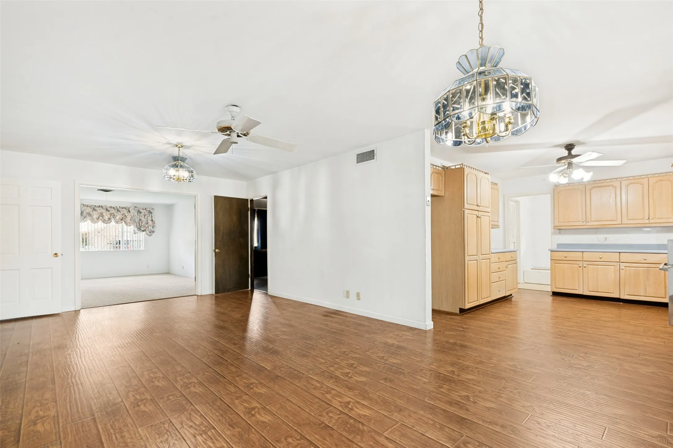 Single Family Residence For Sale in Tarrant County , 608 W Cheryl Avenue, Hurst, Texas 76053, 4 Bedroom, 2 Bathroom, 1 Garage spaces, 1,983 Sqft, built in 1960, Price $325,000, mls#21356158, Real Estate Agent in Hurst, Homes For Sale in Tarrant county, Homes For Sale in Hurst, Realtor in Hurst Texas, Real Estate Brokerage Independent Realty Texas, Luminita Cordes Realtor