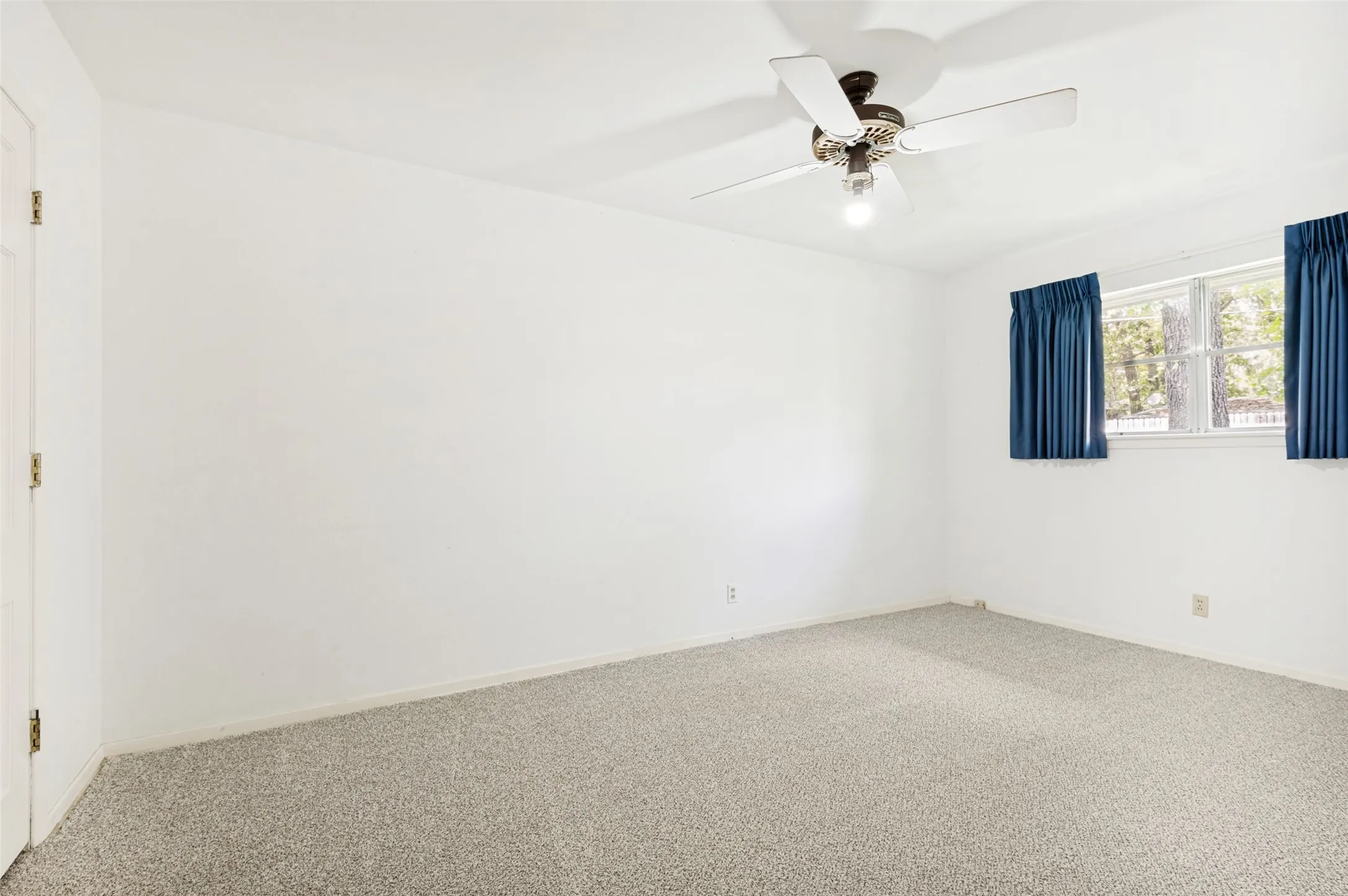 Single Family Residence For Sale in Tarrant County , 608 W Cheryl Avenue, Hurst, Texas 76053, 4 Bedroom, 2 Bathroom, 1 Garage spaces, 1,983 Sqft, built in 1960, Price $325,000, mls#21356158, Real Estate Agent in Hurst, Homes For Sale in Tarrant county, Homes For Sale in Hurst, Realtor in Hurst Texas, Real Estate Brokerage Independent Realty Texas, Luminita Cordes Realtor