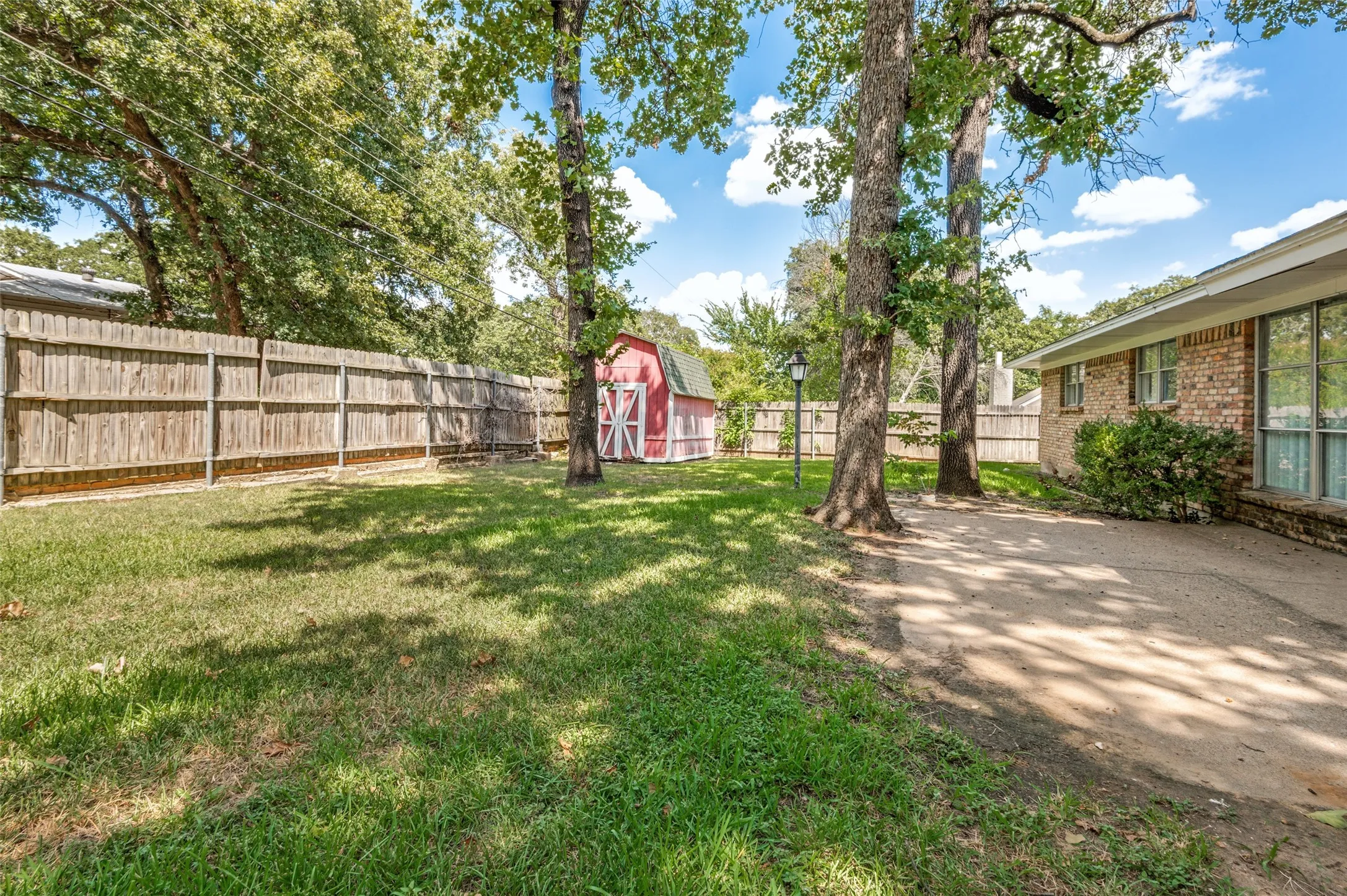 Single Family Residence For Sale in Tarrant County , 608 W Cheryl Avenue, Hurst, Texas 76053, 4 Bedroom, 2 Bathroom, 1 Garage spaces, 1,983 Sqft, built in 1960, Price $325,000, mls#21356158, Real Estate Agent in Hurst, Homes For Sale in Tarrant county, Homes For Sale in Hurst, Realtor in Hurst Texas, Real Estate Brokerage Independent Realty Texas, Luminita Cordes Realtor